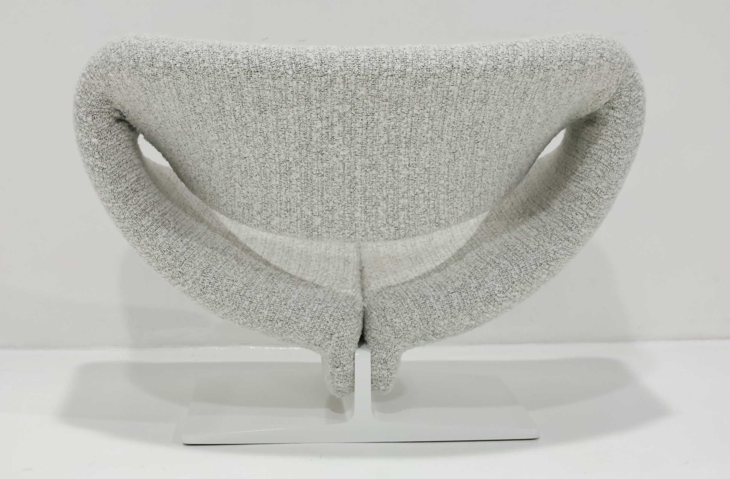 Tissu d'ameublement La chaise ruban Pierre Paulin pour Artifort est Pierre Frey Boucle'