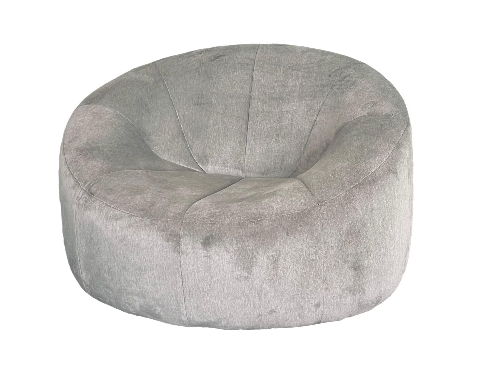 Pierre Paulin pour Ligne Roset Pumpkin Lounge Chairs, France 2008. Rembourré en velours gris. Nous avons 2 autres chaises de ce type si vous êtes intéressés.
Mesure 28,5