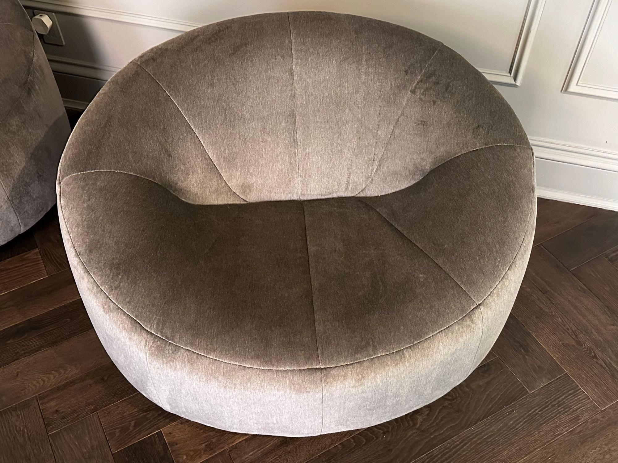 Fauteuils de salon en peau de rose Pierre Paulin pour Ligne Roset, France 2008 Bon état à Chicago, IL