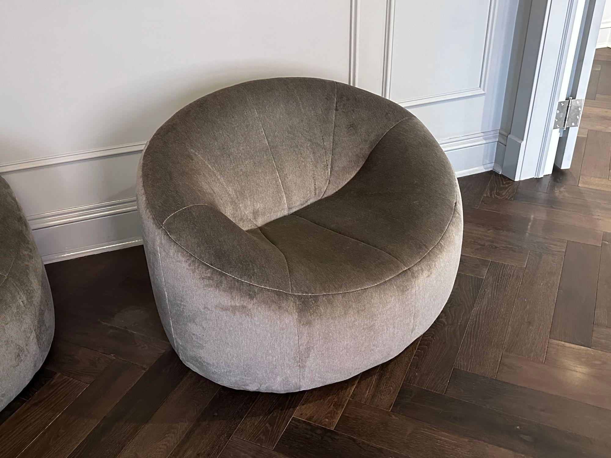 Velours Fauteuils de salon en peau de rose Pierre Paulin pour Ligne Roset, France 2008