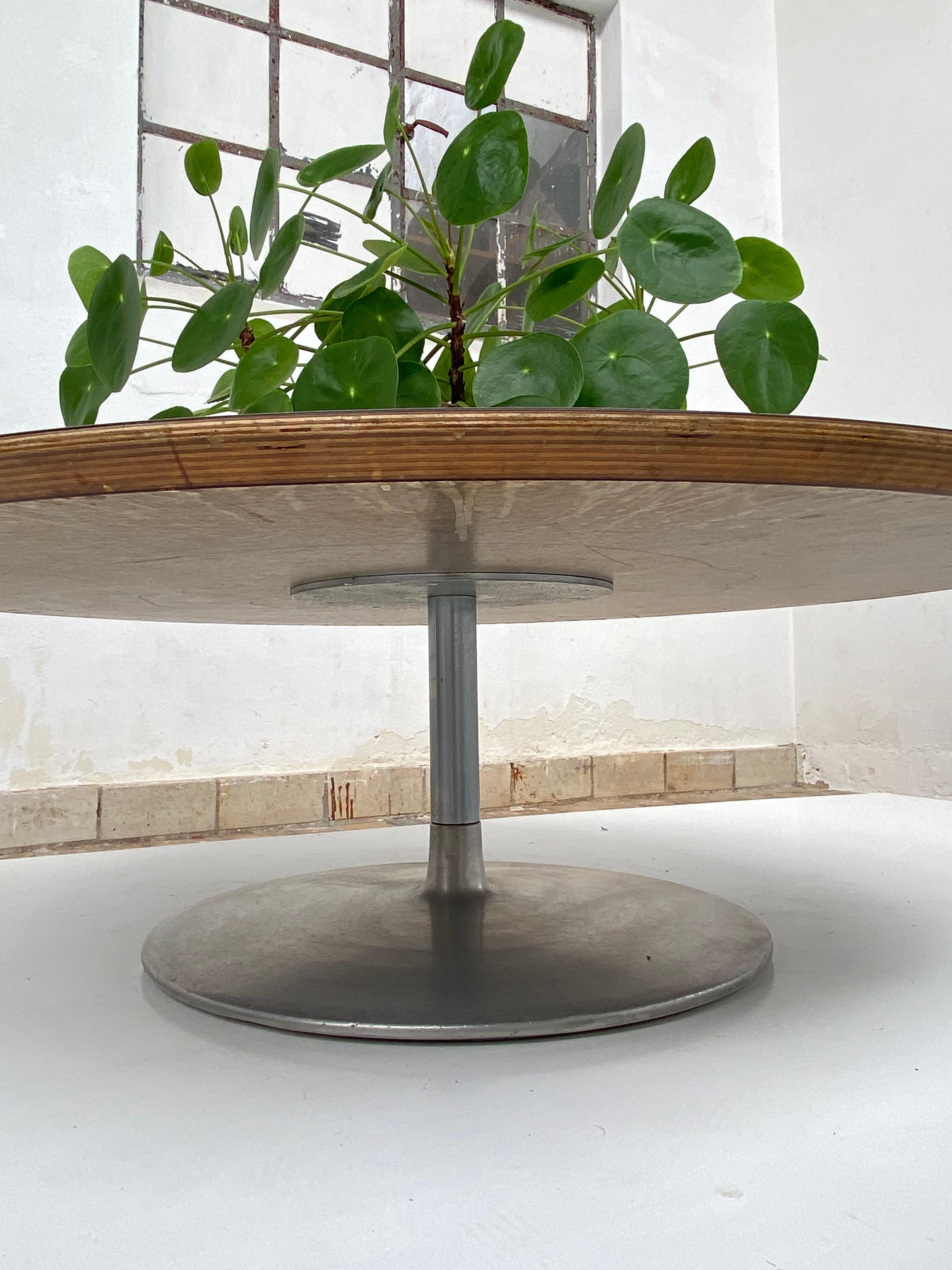 Pierre Paulin 'Globe' Lounge Chair + 'Circle' Coffee Table Artifort, 1959 4