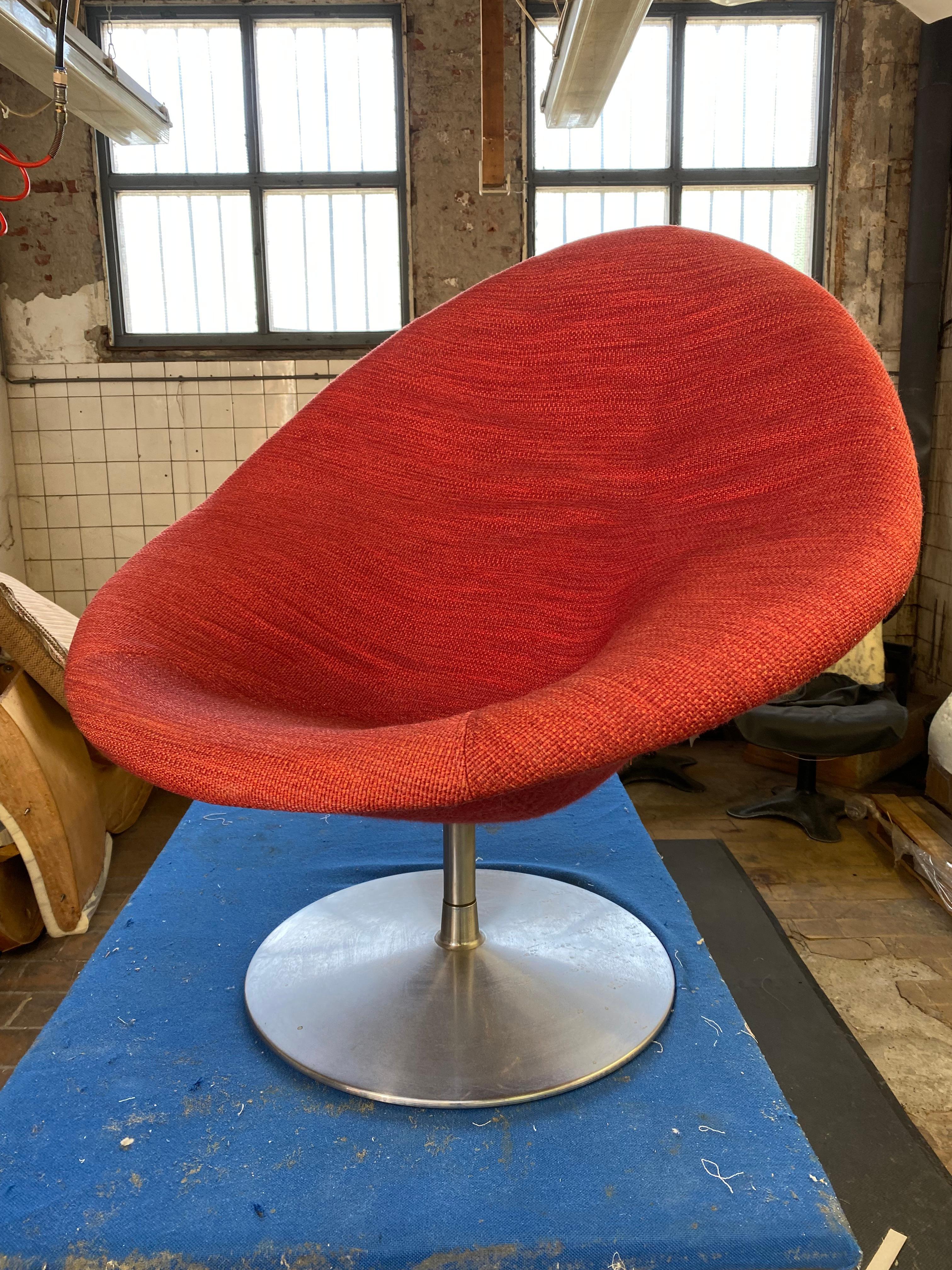 Pierre Paulin 'Globe' Lounge Chair + 'Circle' Coffee Table Artifort, 1959 7