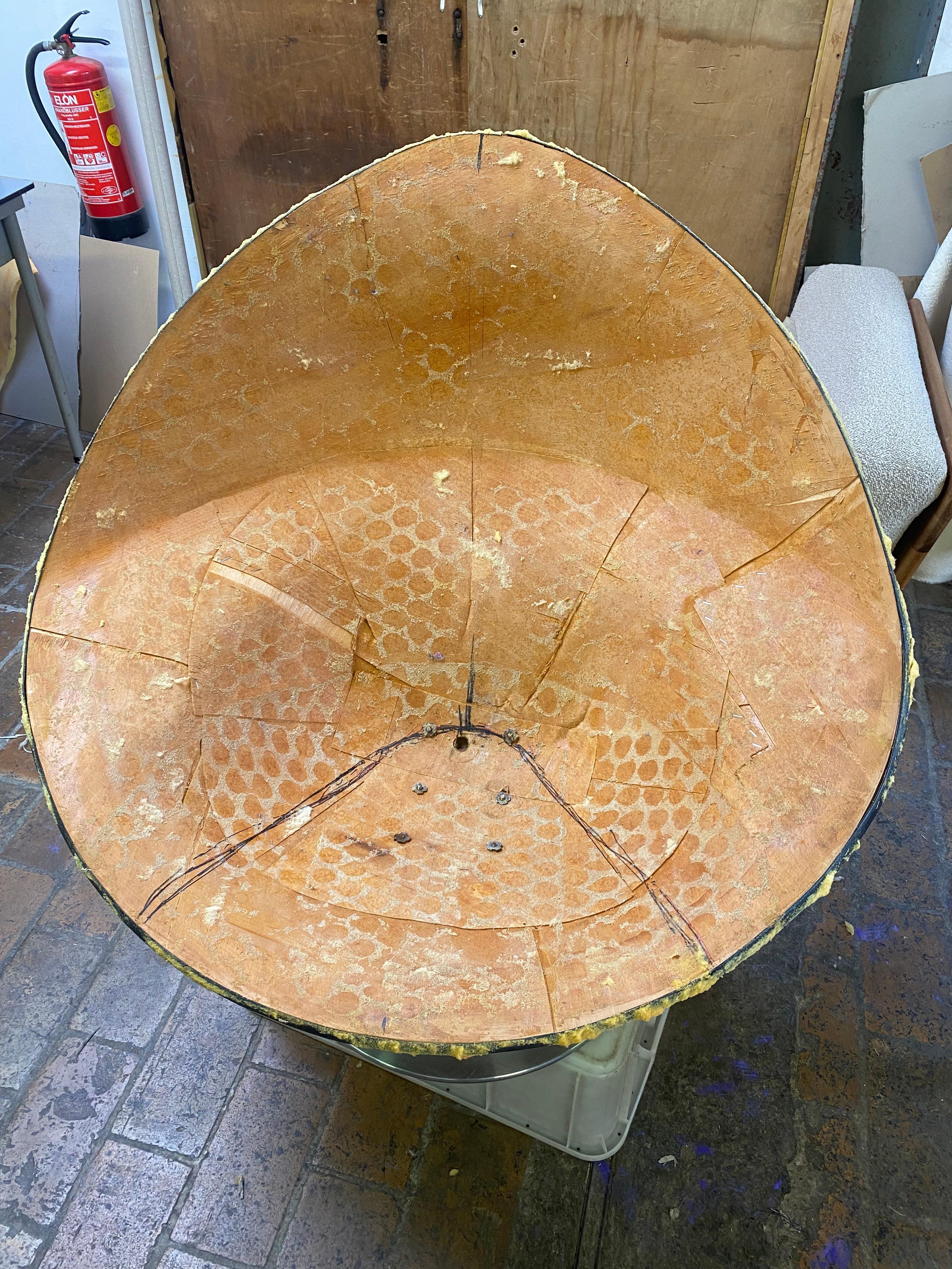 Pierre Paulin 'Globe' Lounge Chair + 'Circle' Coffee Table Artifort, 1959 8