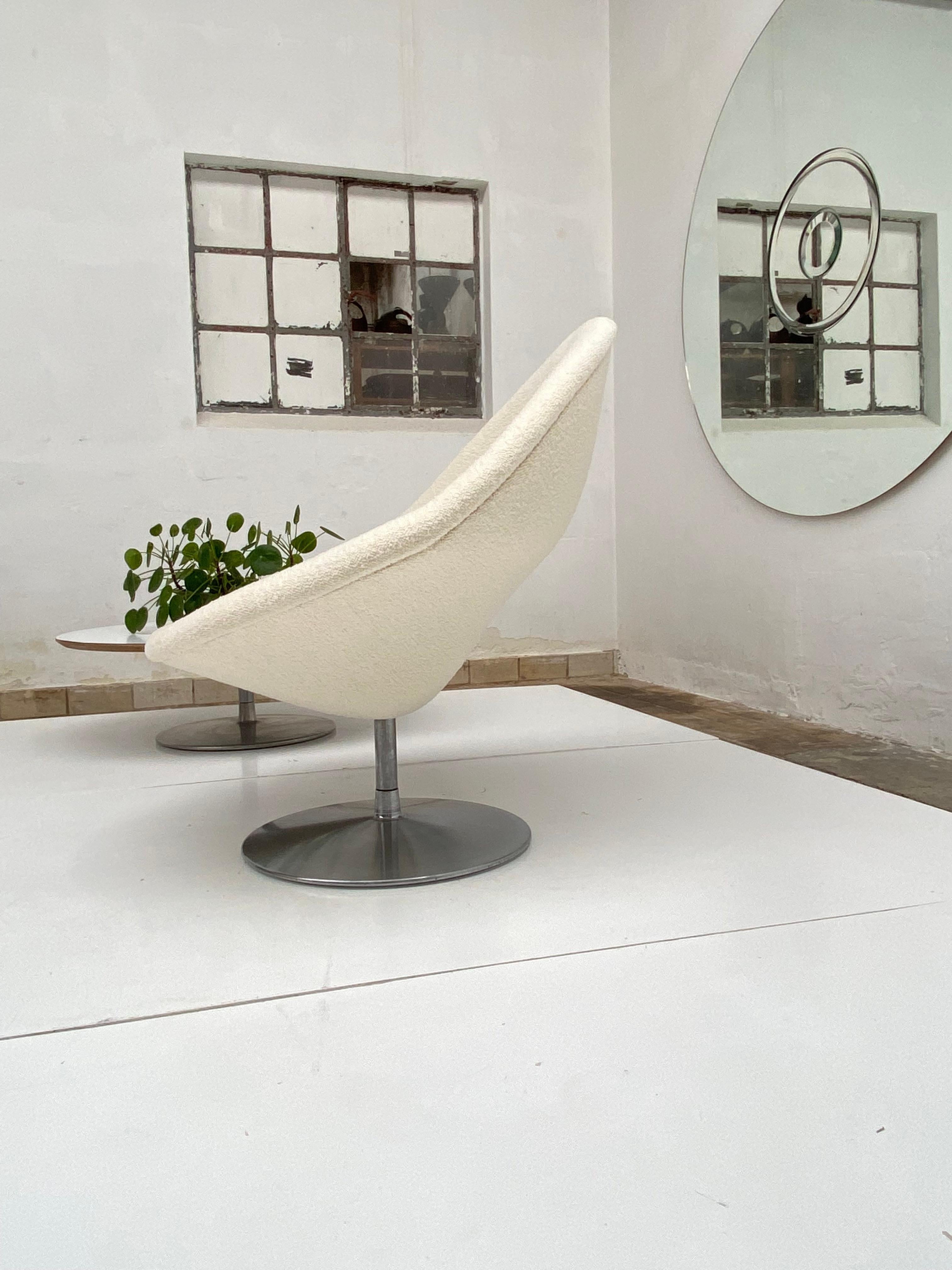 Pierre Paulin 'Globe' Lounge Chair + 'Circle' Coffee Table Artifort, 1959 1