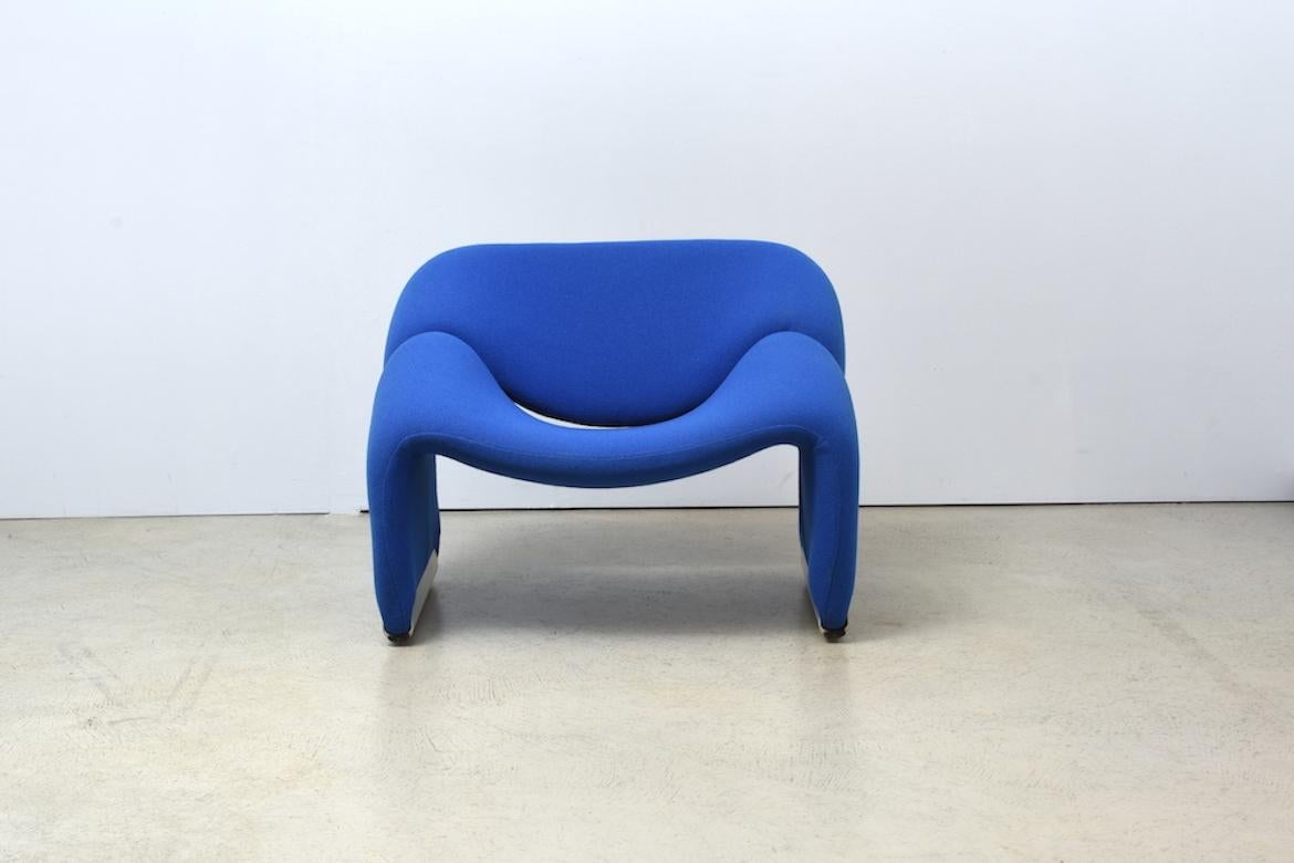 Groovy armchair F598 by Pierre Paulin for Artifort, Netherlands. With coated aluminum profile base. A great design icon of the 1970s avant-garde in a beautiful Yves Klein blue.