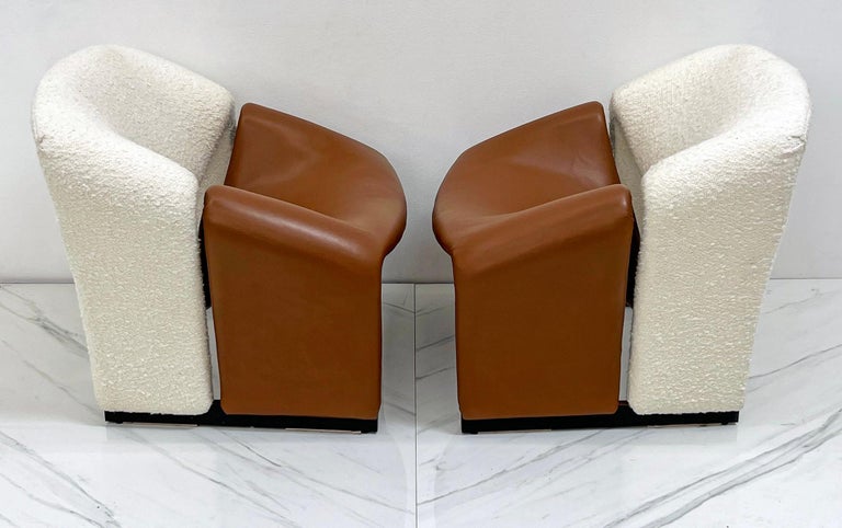 Pierre Paulin Groovy Chairs, Artifort F580, in Ivory Boucle and Leather, a Pair For Sale 4