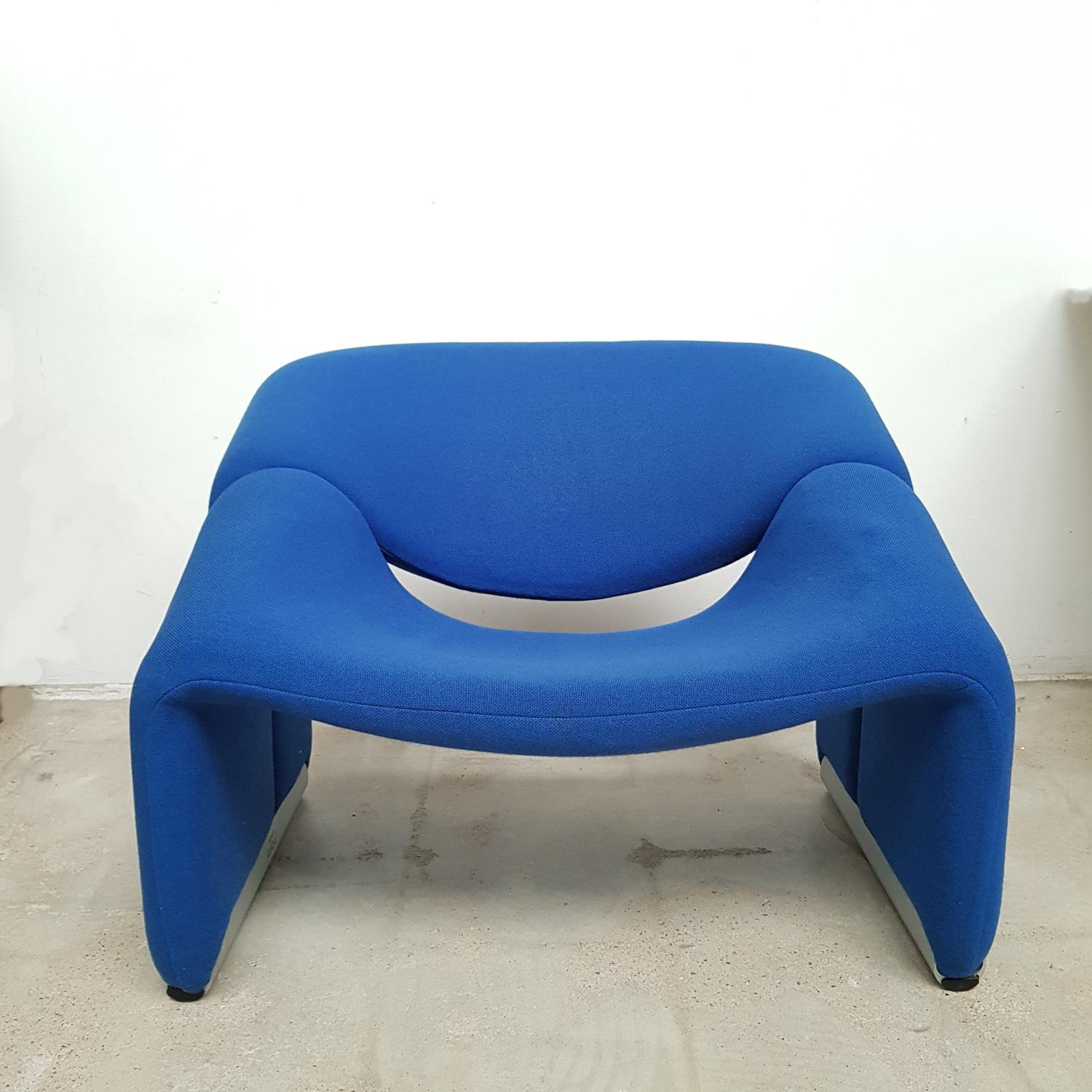 Wool upholstering in original ‘Tonus’ fabric. The groovy chair – or F598 – was designed in 1973 by France’s top designer Pierre Paulin for Holland’s most avant-garde furniture maker Artifort. Their compactness combined with great comfort and of