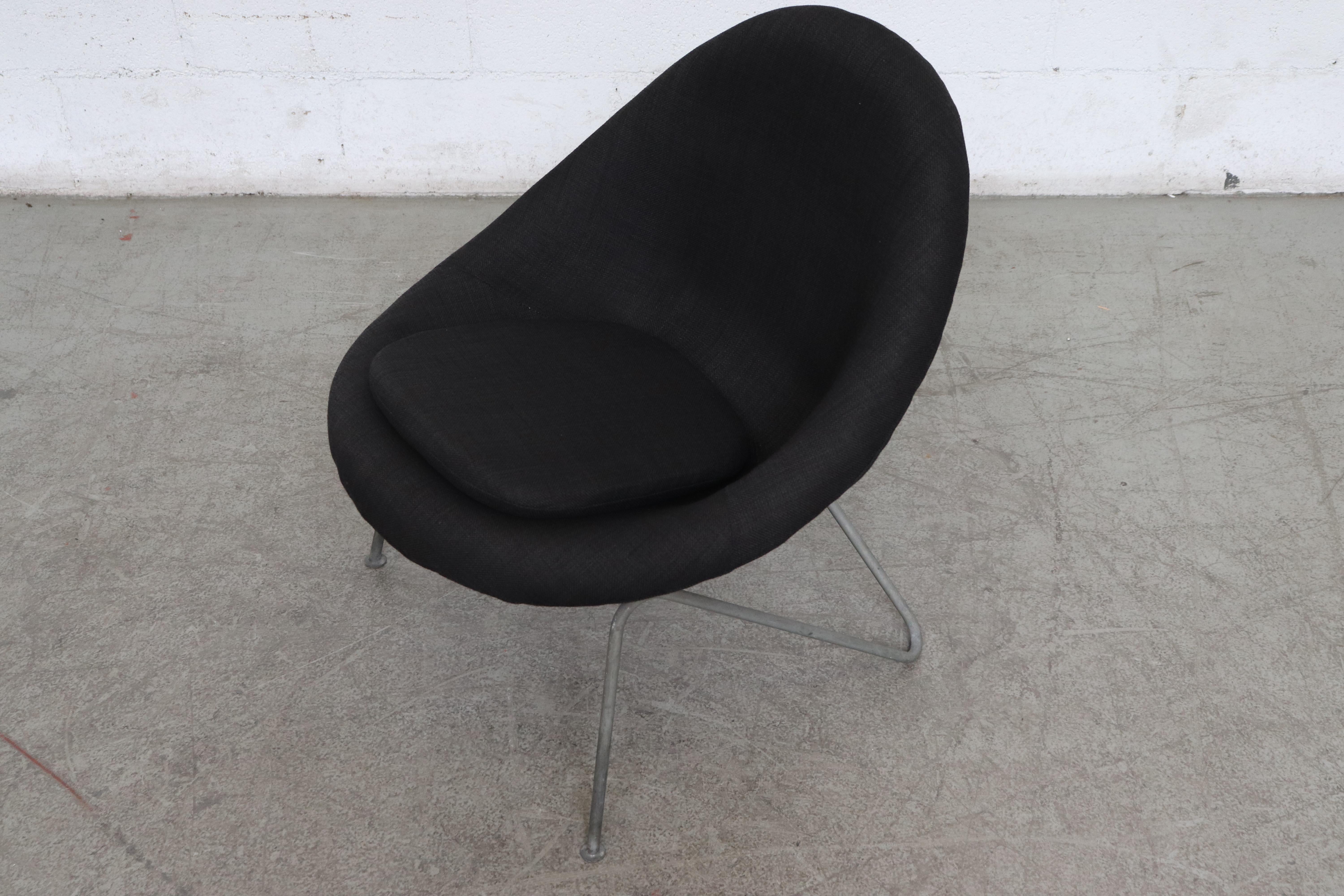 Mid-Century Modern Pierre Paulin Inspired Small Black Mid-Century Bucket Chair w/ Gray Hairpin Legs For Sale