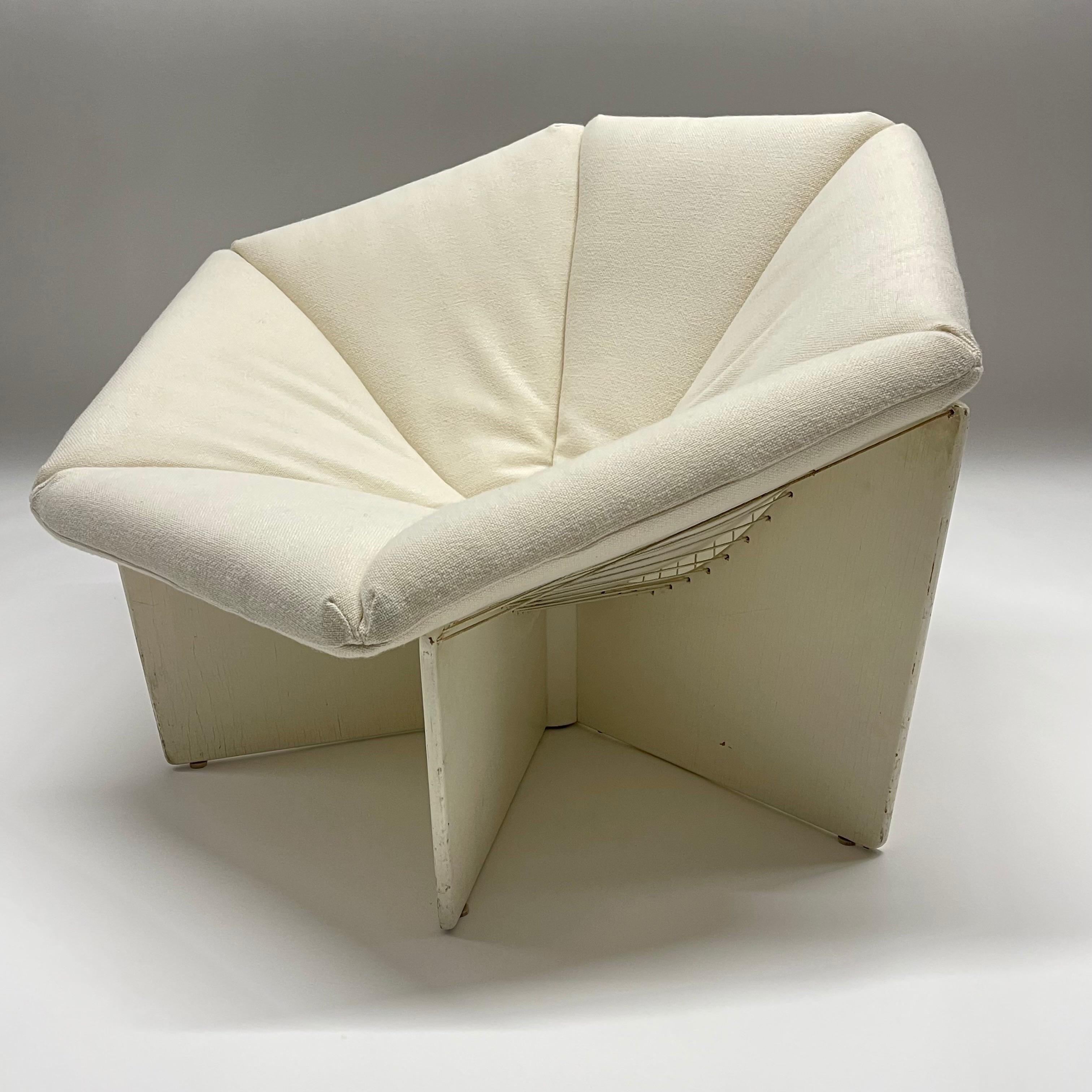 Exceptionnelle chaise longue design du 20e siècle, modèle F678, également connue sous le nom de Spider Lounge Chair. Cette pièce a été conçue par Pierre Paulin et fabriquée par Artifort Furniture Company des Pays-Bas, vers 1965. La forme hexagonale
