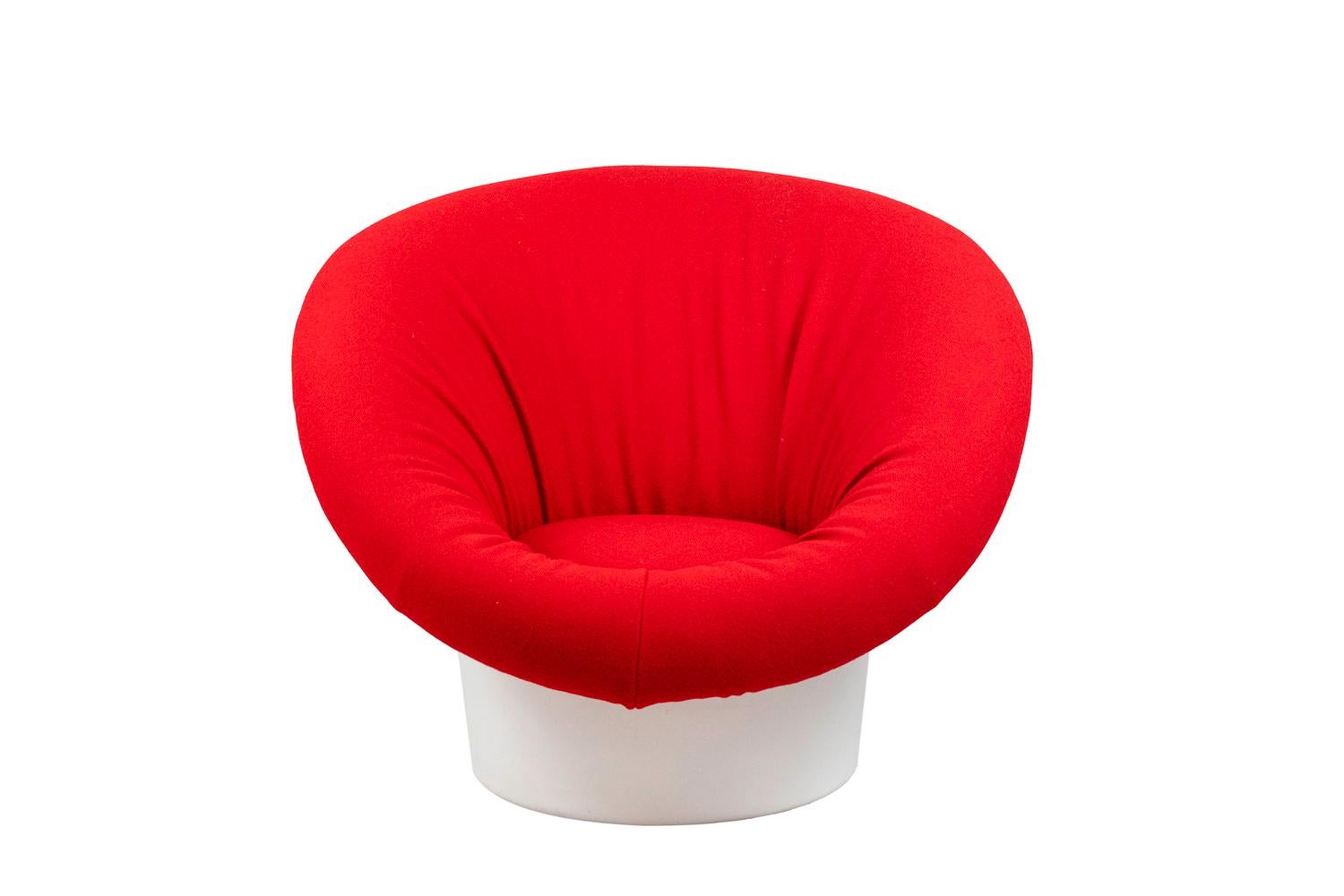 Pierre Paulin, in the style of.
Mushroom armchair in white glass fiber with a circular leg that flares to form the circular seat and back.

Seat and back covered by our work shops by a red wool fabric from Kvadrat maison, Tonus 4 reference, 0130