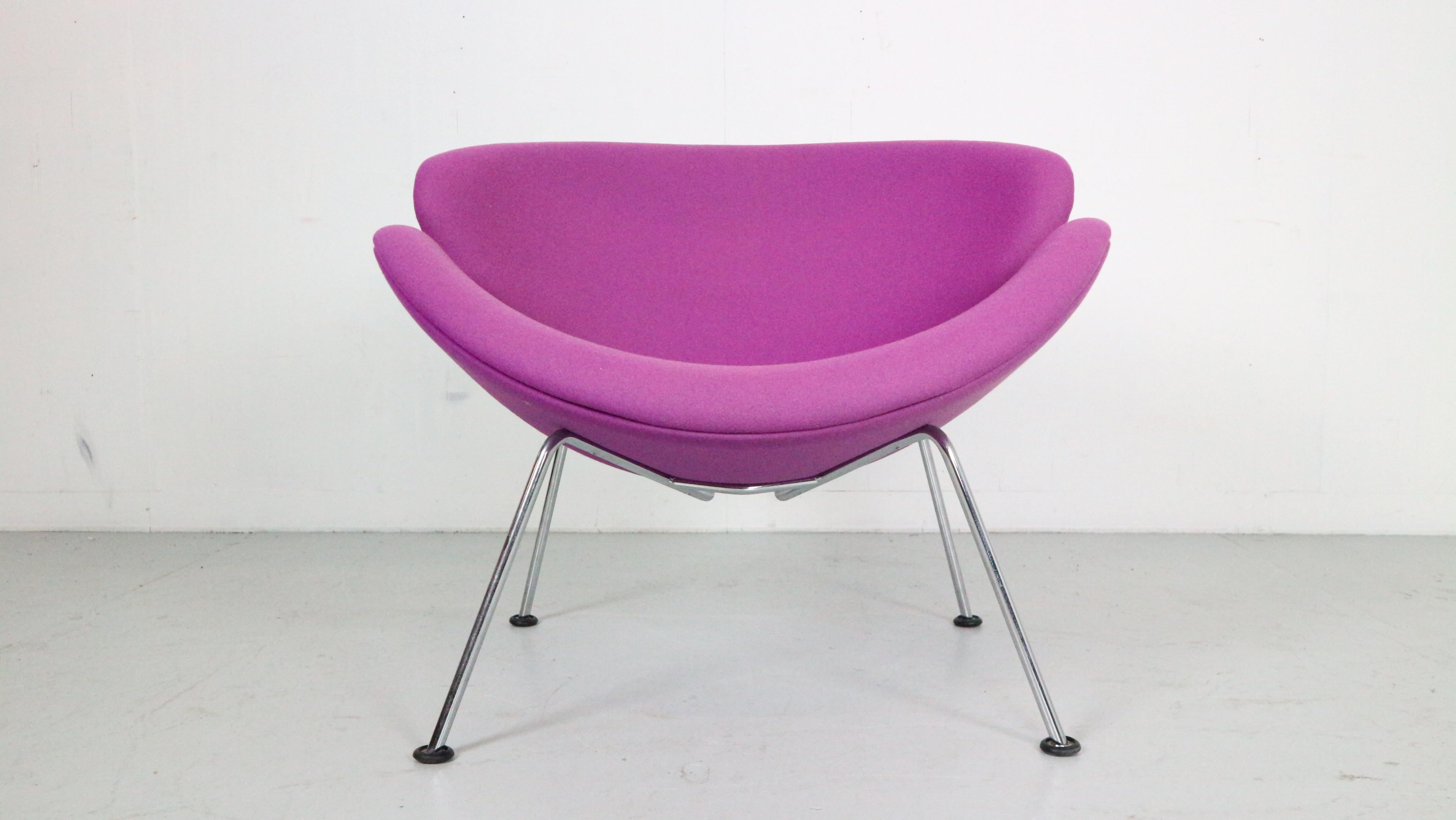 Chaise longue conçue par Pierre Paulin pour la manufacture Artifort, période des années 1960, Hollande.
Le modèle de la chaise s'appelle 