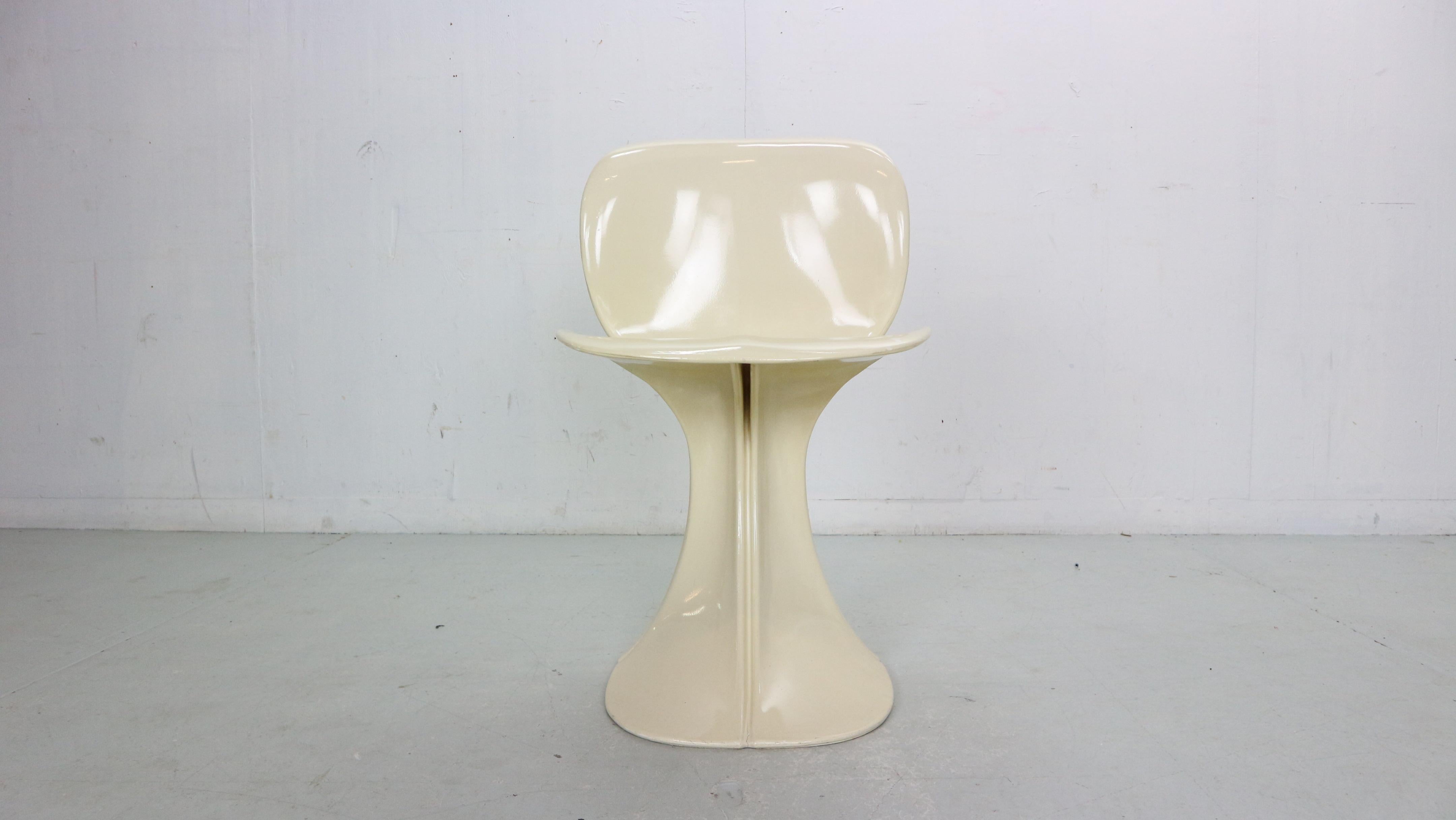 The Flower organic shape chair designed by Pierre Paulin and manufactured by Boro 8810 in Belgium, 1970's period.
Not many of these chairs survived and therefore this chair is rare museum quality piece in original condition. 
Lovely old