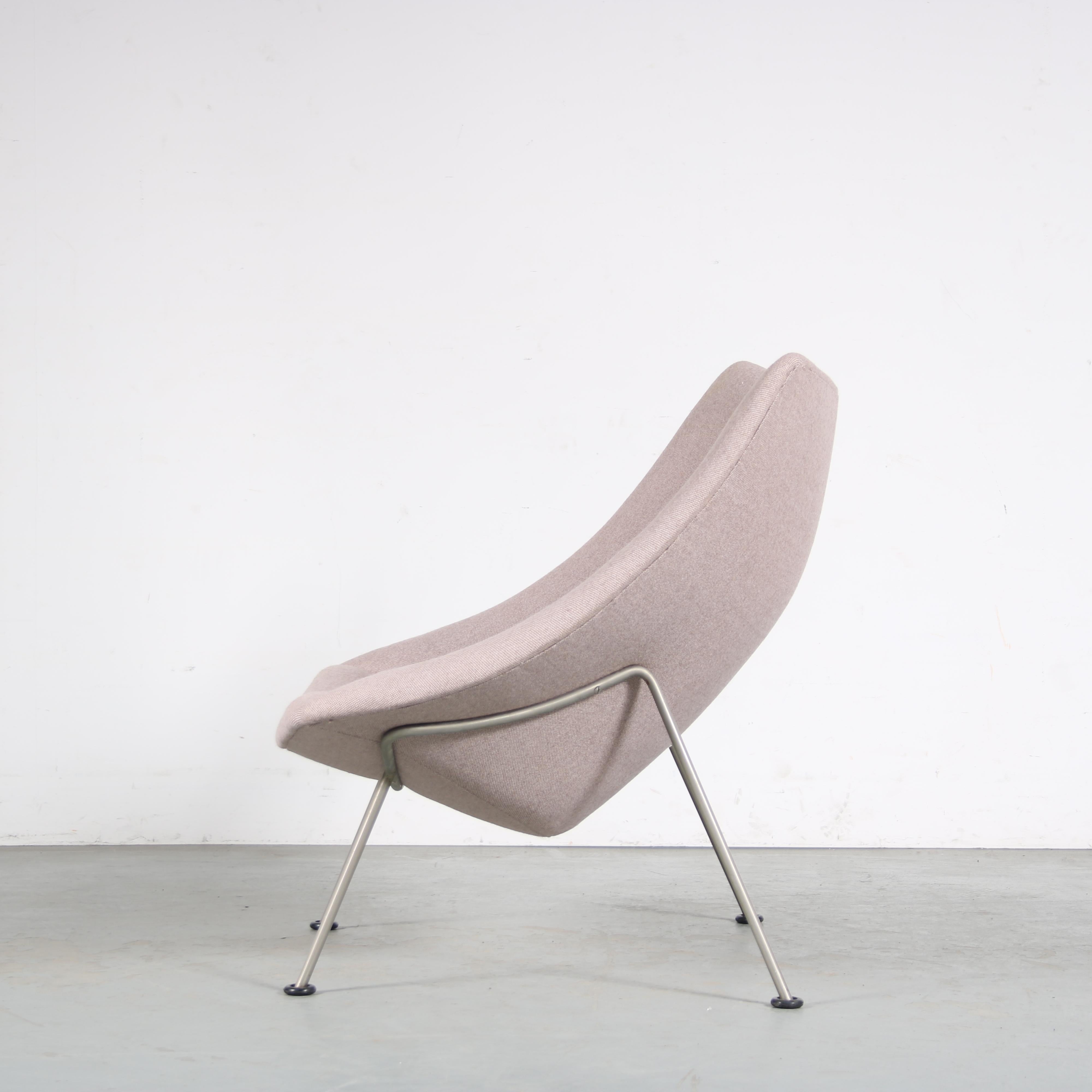 Pierre Paulin “Oyster” Chair and Ottoman for Artifort, Netherlands 1950 In Good Condition In Amsterdam, NL