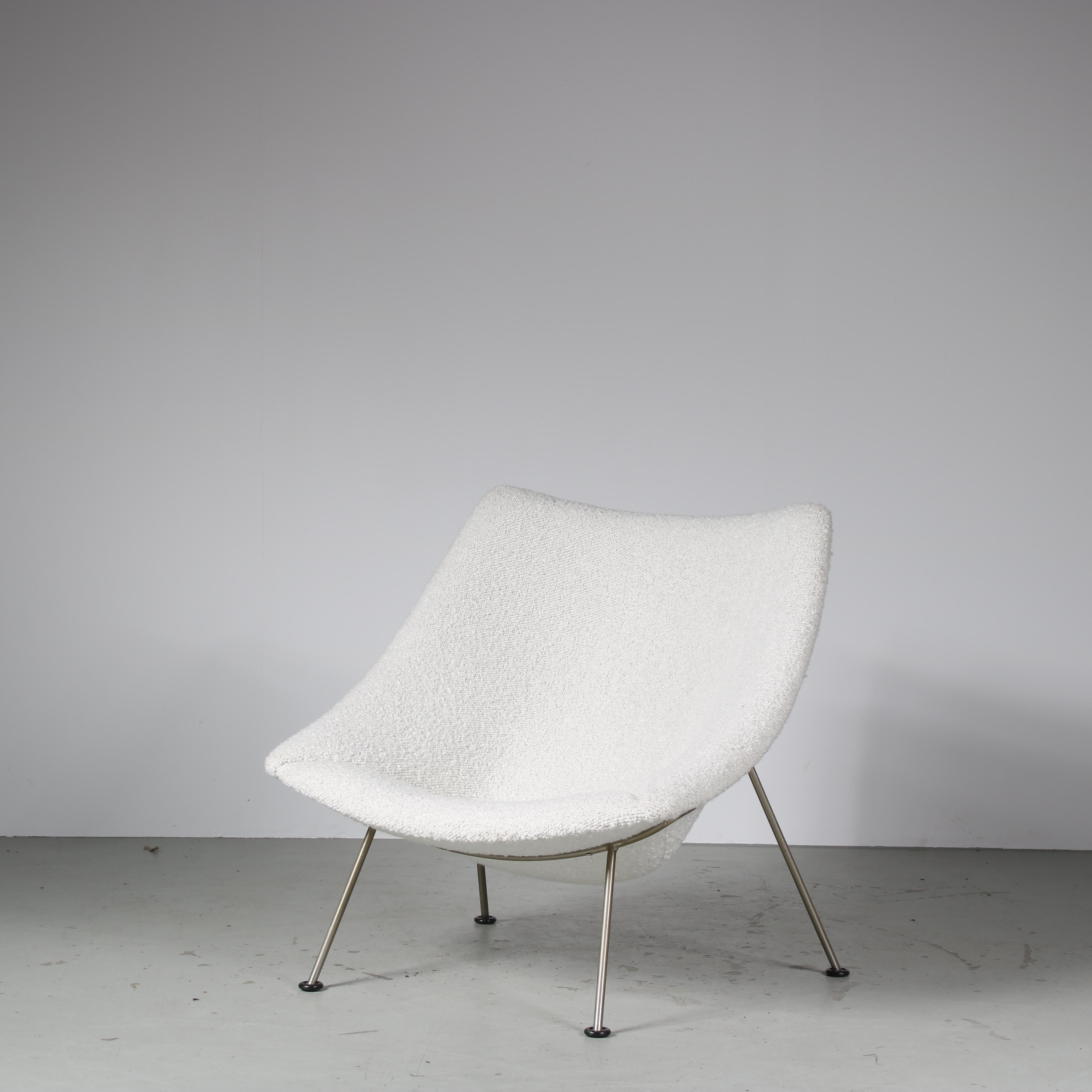This eye-catching lounge chair, model “Oyster”, is an iconic piece designed by Pierre Paulin for Artifort in the Netherlands around 1960.

It has a very inviting appearance: the seat is a big shell with a slightly tilted seat for maximum seating