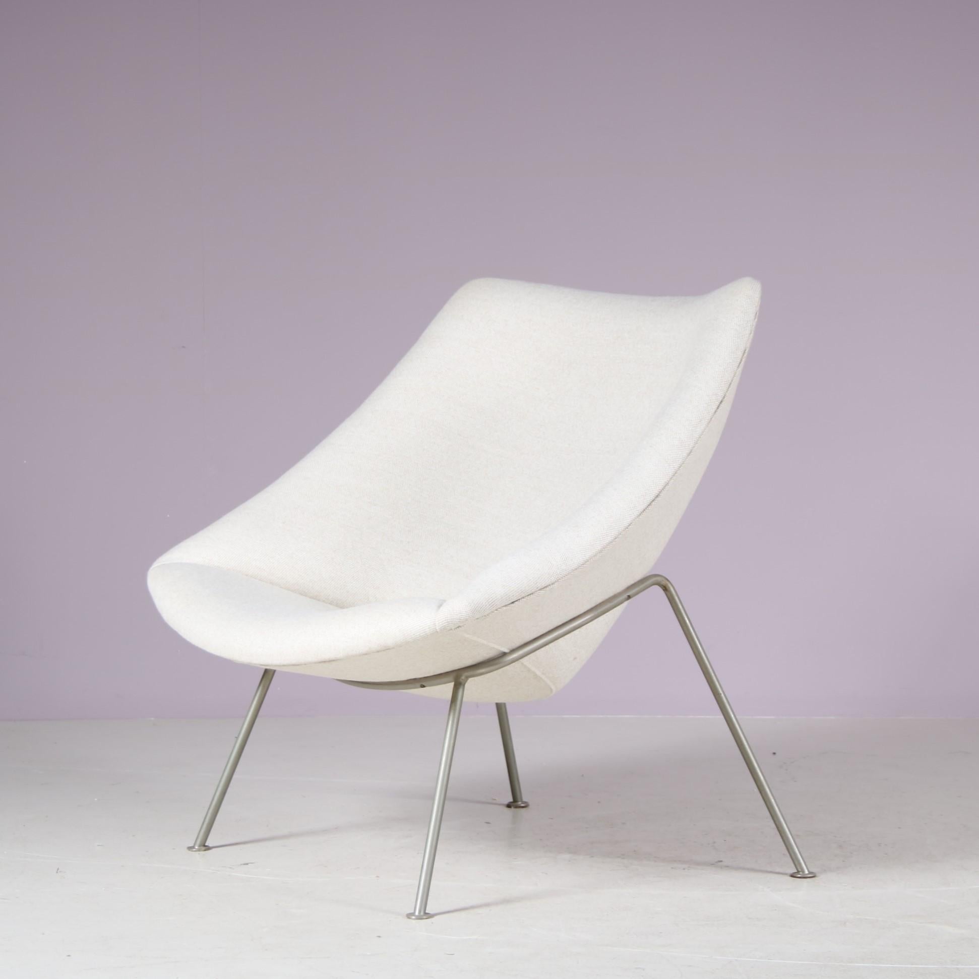 This eye-catching lounge chair, a lady version of model “Oyster”, is an iconic piece designed by Pierre Paulin for Artifort in the Netherlands around 1950.

This fantastic chair is an iconic piece of mid-century modern design! It has a very inviting
