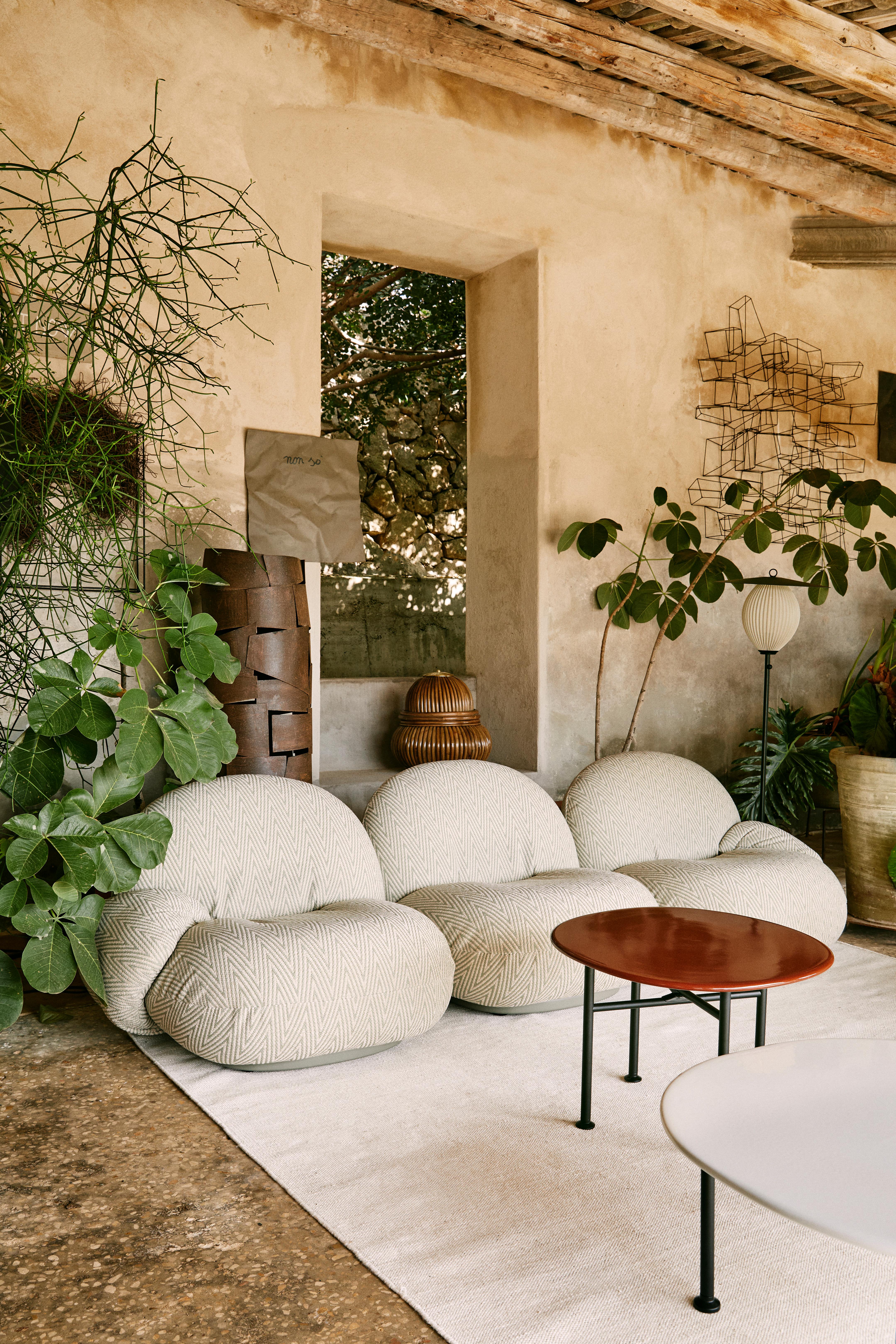 Pierre Paulin 'Pacha' Three Seat Outdoor Sofa for Gubi

Designed for durability, this authorized re-edition of the 'Pacha' Collection for outdoors is executed in a specially-developed membrane interlayer that is both water-resistant and breathable