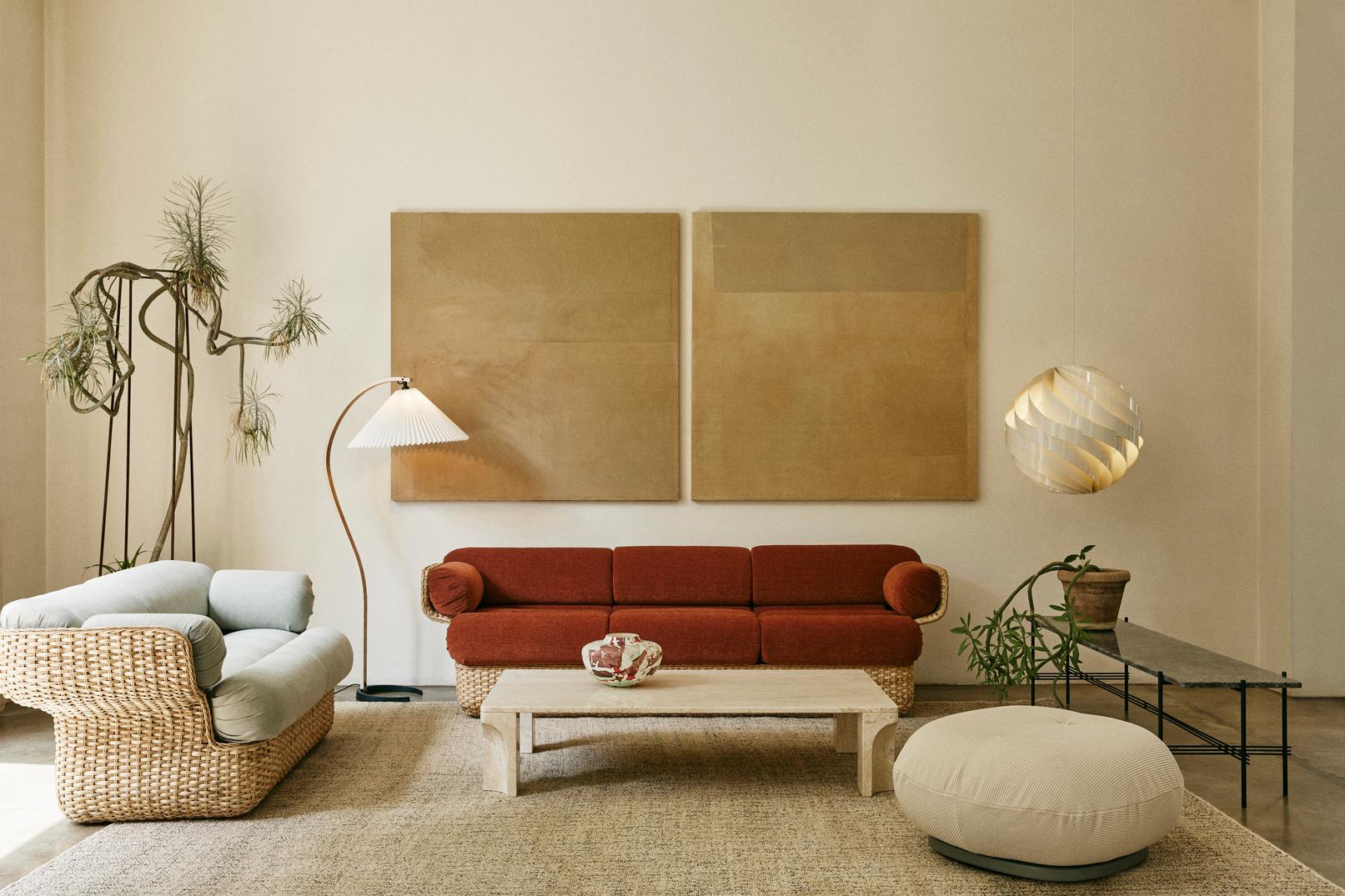 Pierre Paulin 'Pacha' Upholstered Ottoman with Black Base for Gubi 

Pierre Paulin’s first sketches for what would become the 'Pacha' Collection were simple pencil outlines that resembled clouds. Paulin's widely beloved 'Pacha' Lounge Chair was