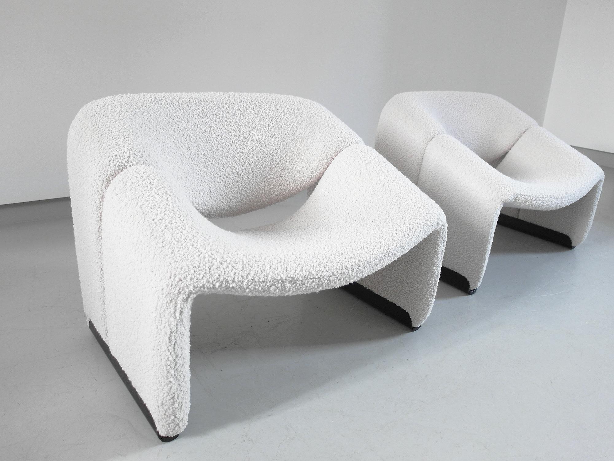 A perfect pair of boucle wool upholstered Groovy chairs, or model F598 chairs, designed by Pierre Paulin for Artifort, The Netherlands, 1973. This sculptural pair of lounge chairs has been delicately reupholstered in an ivory/crème boucle wool which