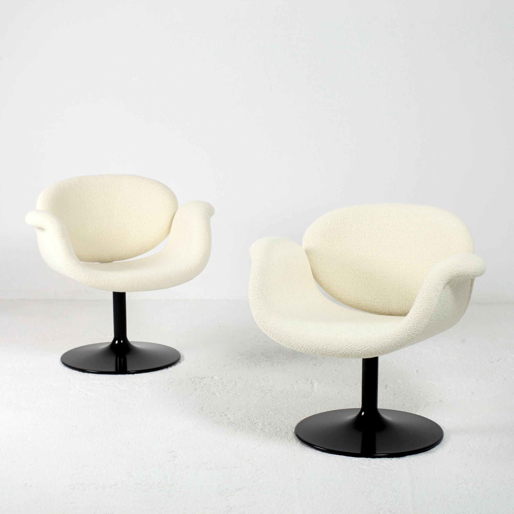 Pair of Little Tulip model armchairs created by Pierre Paulin in the 1960s and produced by Artifort. This model is a first edition and is no longer produced with this base.
Completely restored, the metal legs have been relacquered and the seats