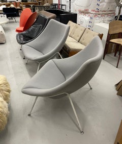 Pierre Paulin Pair of Oyster Chairs, Model CM137