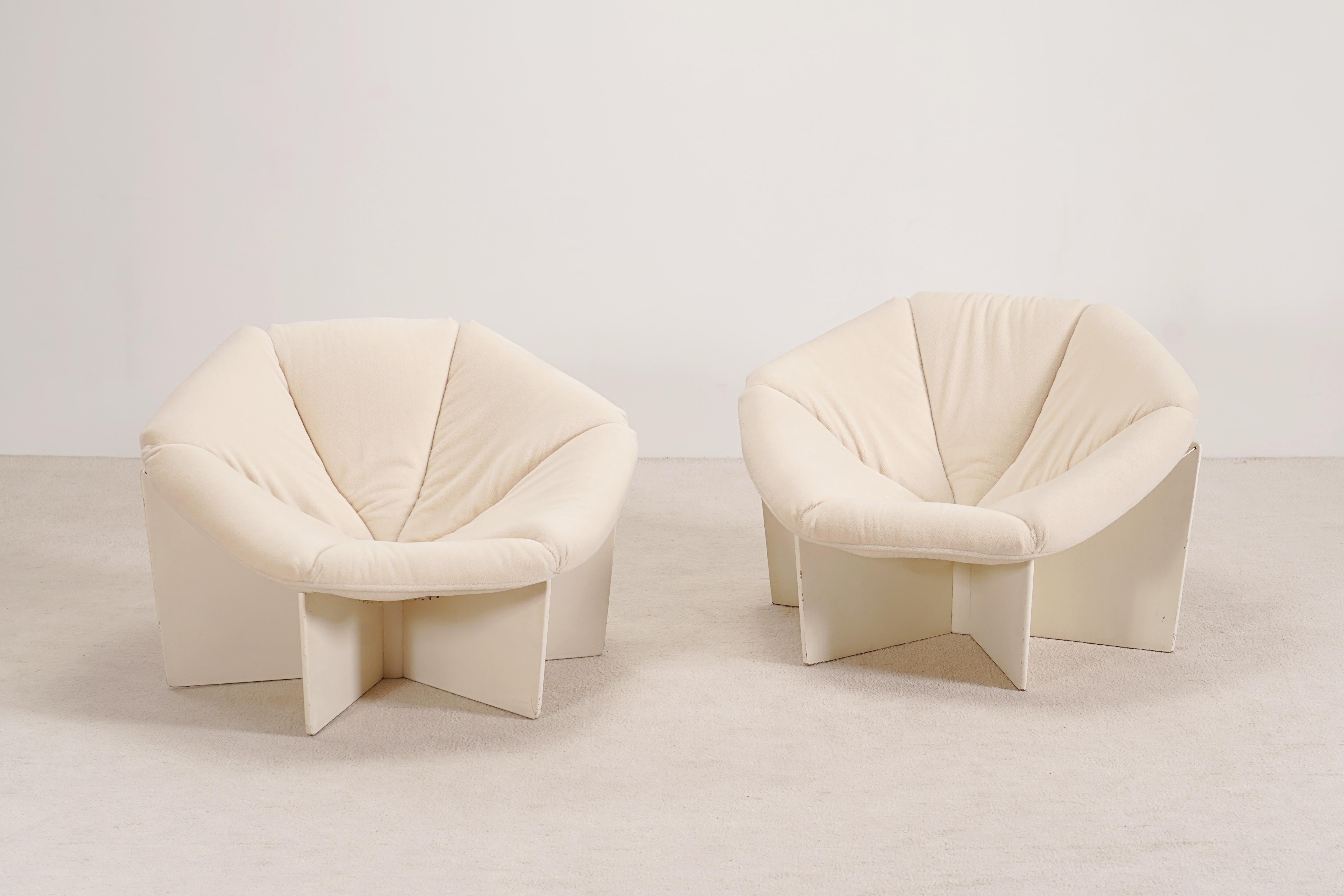 Exceptional and rare pair of lounge chairs model F678, also known as the Spider Lounge Chair designed by the French designer Pierre Paulin and manufactured by Artifort Furniture Company of the Netherlands, 1966.

The unique hexagonal shape of the