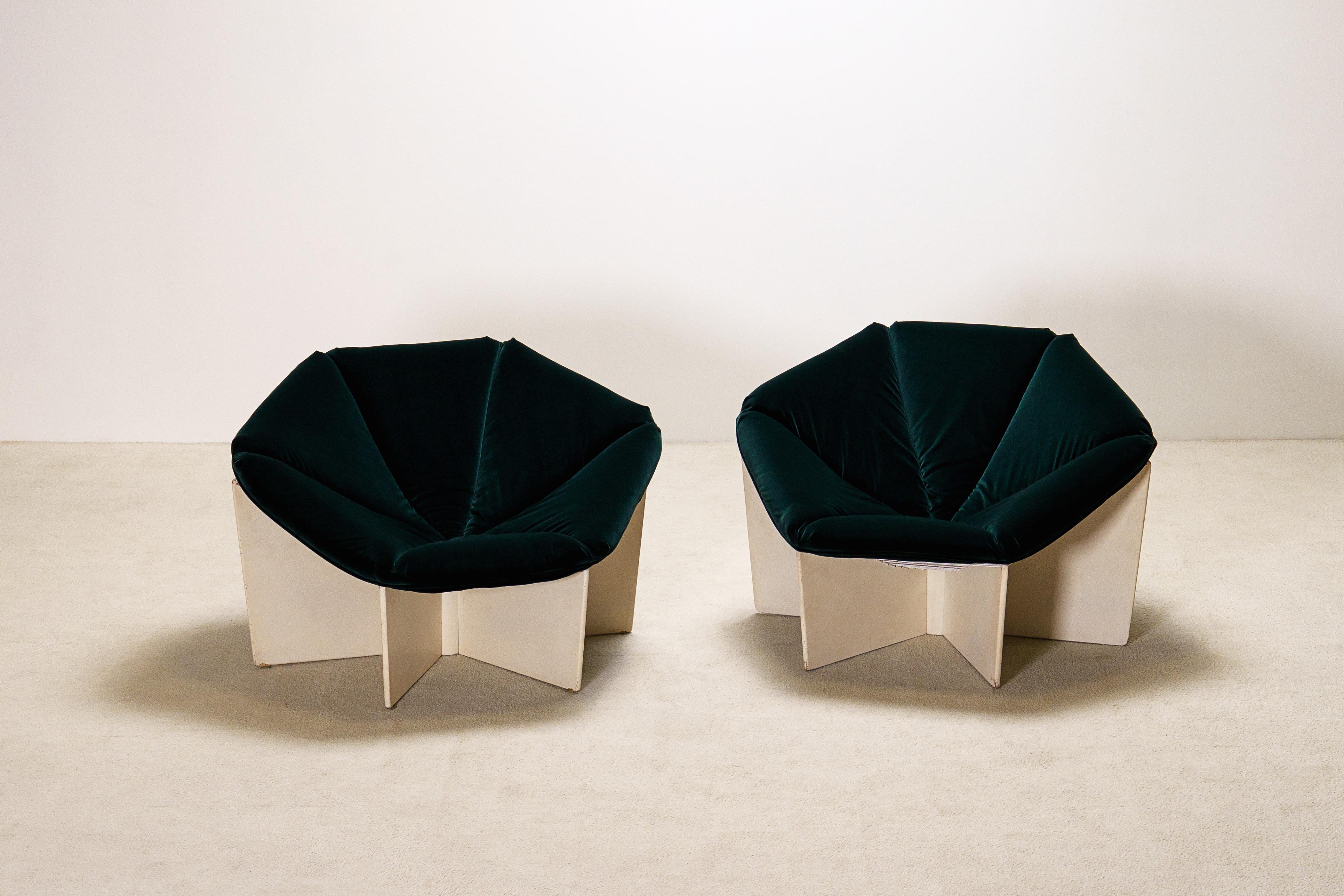 Außergewöhnliches und seltenes Paar Loungesessel Modell F678, auch bekannt als Spider Lounge Chair, entworfen vom französischen Meister Pierre Paulin und hergestellt von Artifort, Niederlande, 1966.

Die einzigartige sechseckige Form des