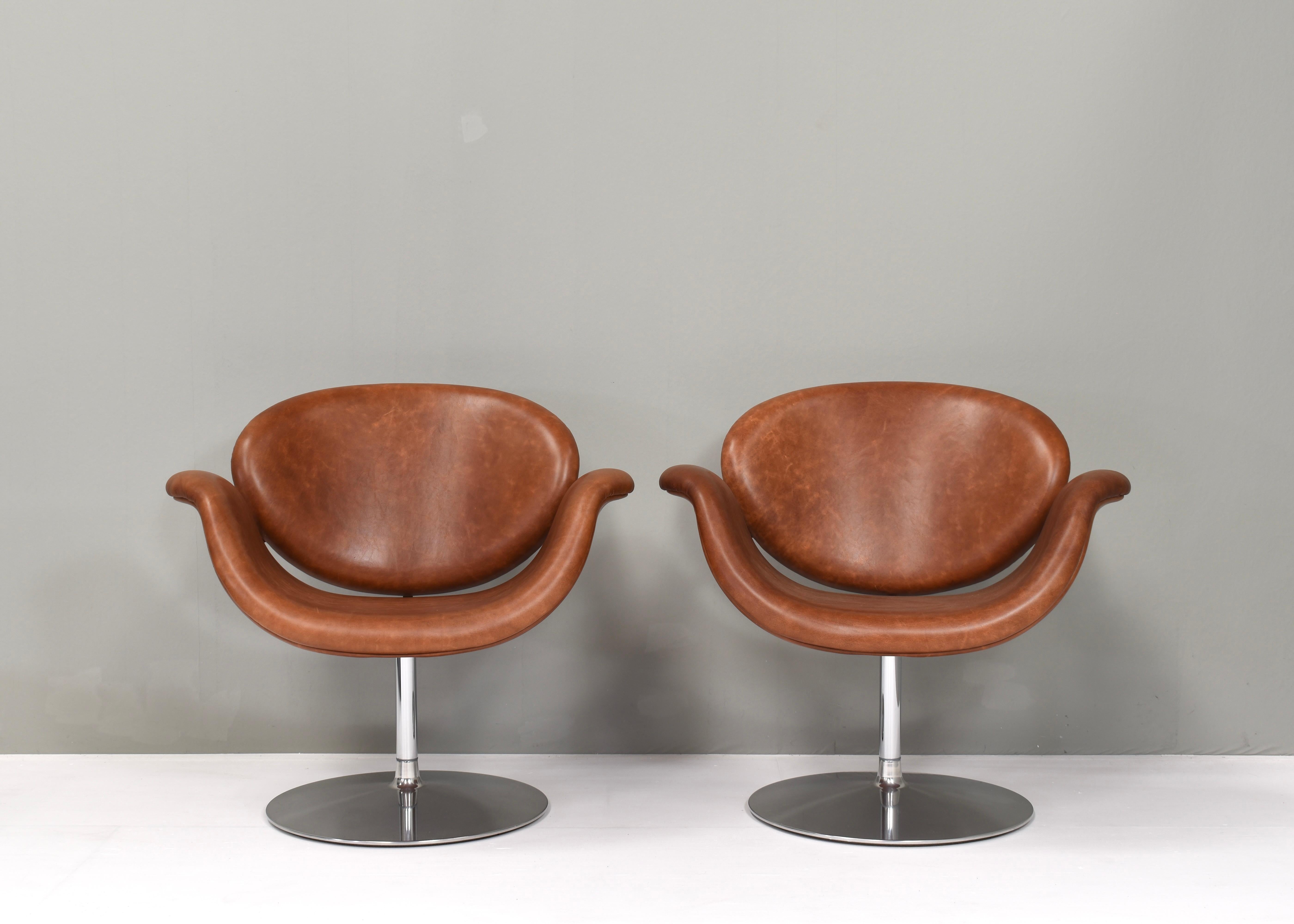 Iconic Tulip Midi swivel chairs by Pierre Paulin for Artifort, Netherlands – 1960.
The chairs have been reupholstered by Artifort in a custom leather by Alphenberg.
This model is very comfortable and gives good ergonomic support, in particular to