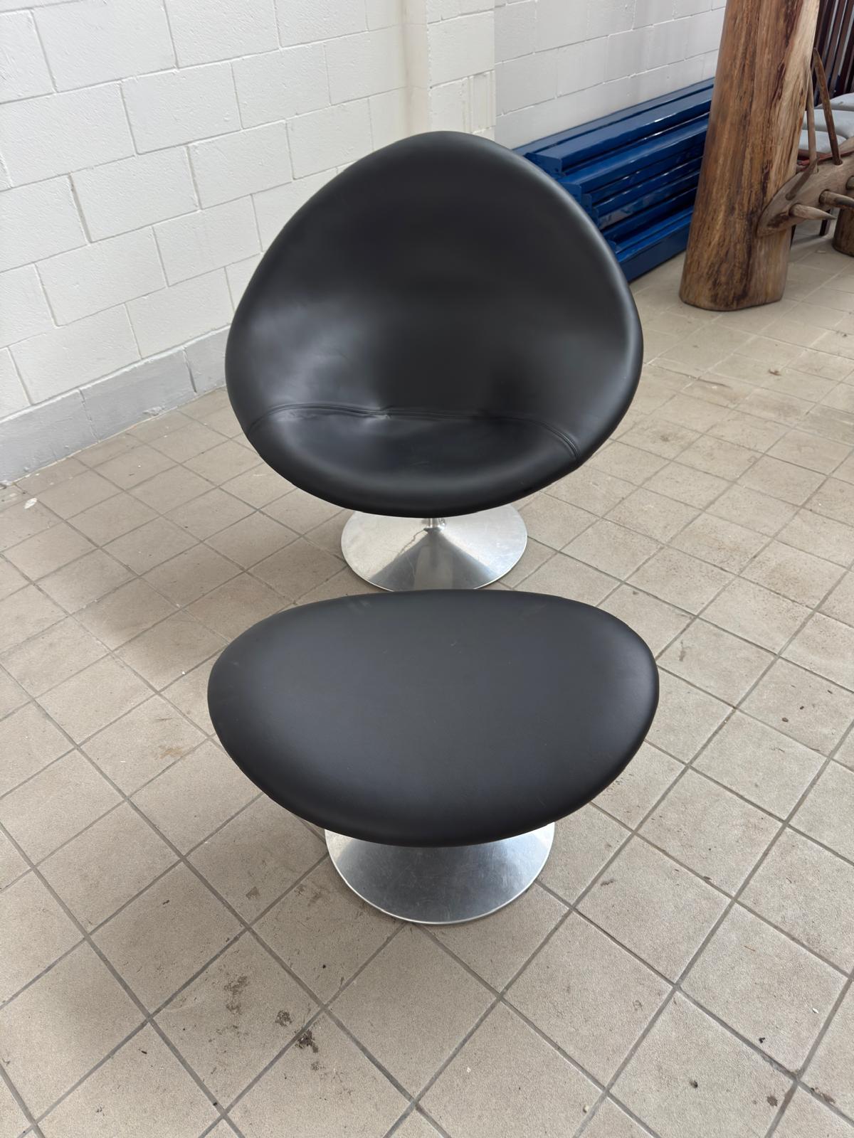 Pierre Paulin, Sillón Big Globe con reposapiés Posmoderno en venta