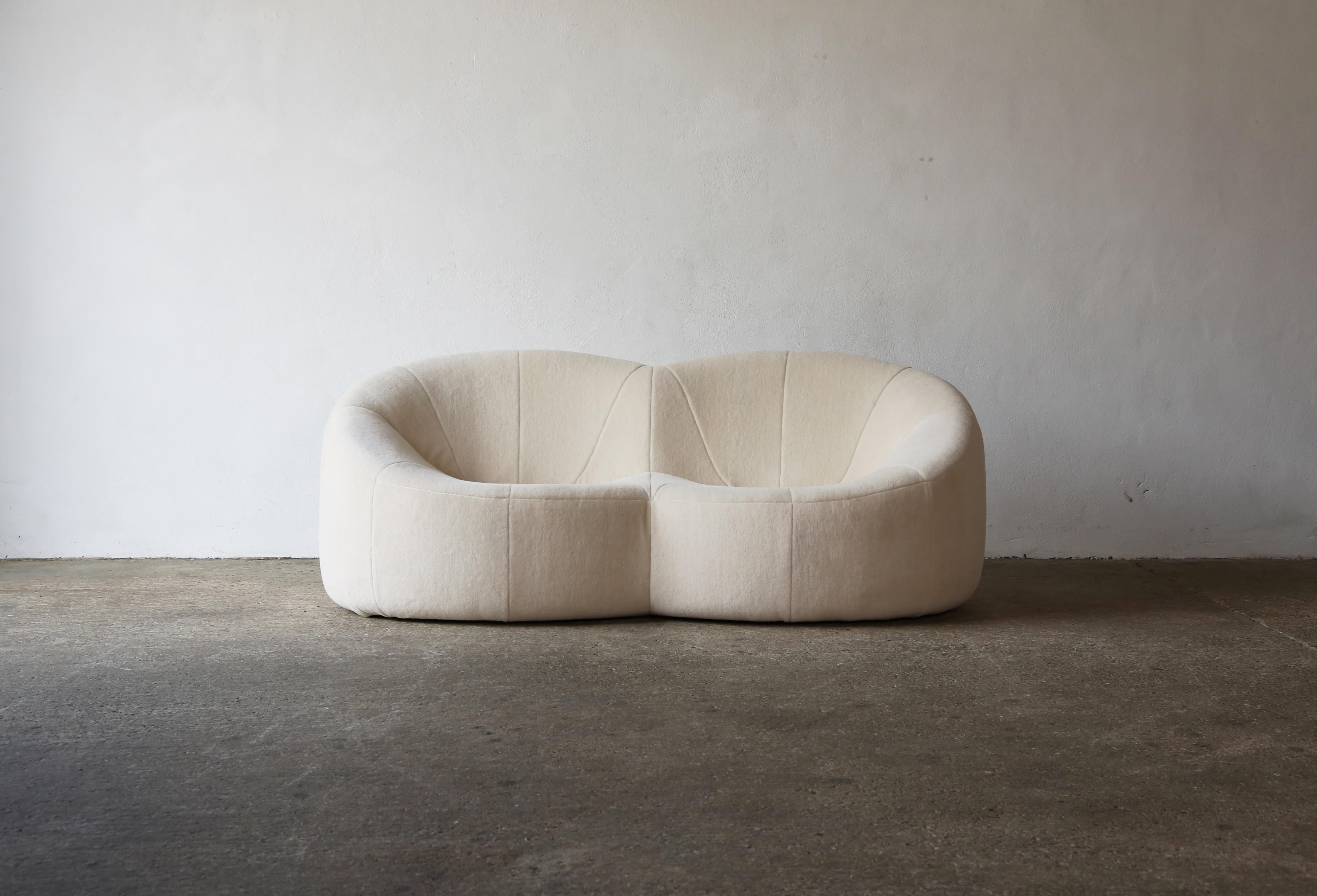 A superb Pierre Paulin for Lignet Roset Pumpkin Sofa, upholstered in luxurious cream pure alpaca wool. Originally designed in 1971 for the private flats of Claude and Georges Pompidou at the Elysée Palace. Fast shipping worldwide.

