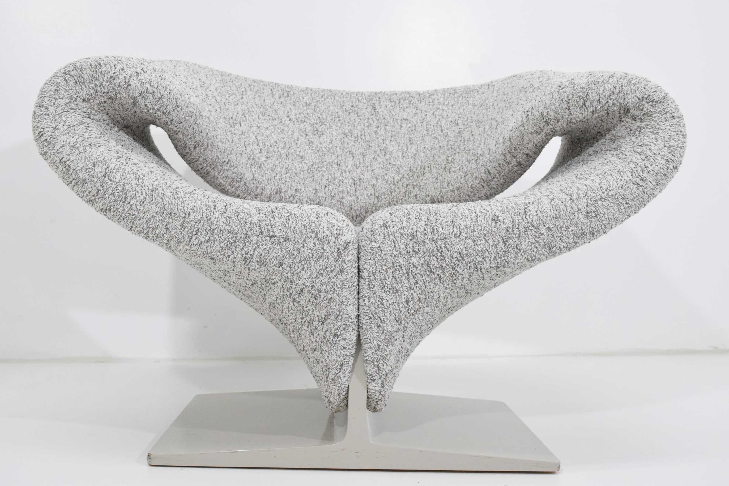 Pierre Paulin Ribbon Chair in White and Gray Upholstery 3