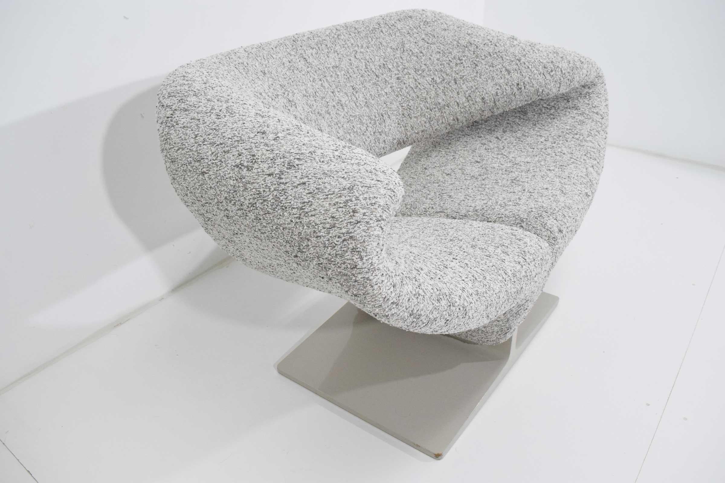 Pierre Paulin Ribbon Chair in White and Gray Upholstery 1