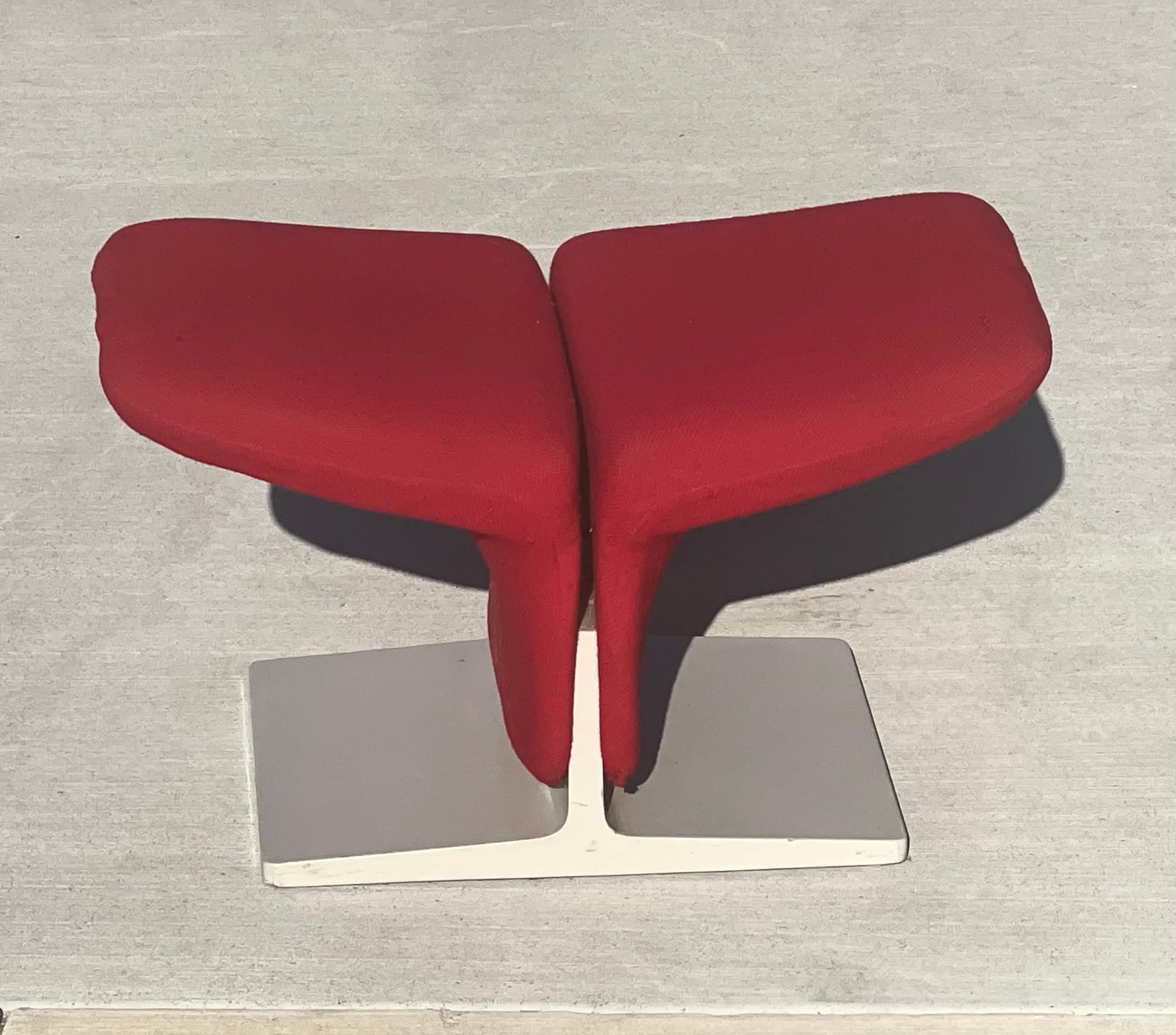 Mid-Century moderno Pierre Paulin Ribbon Chair Ottoman di Artifort... Classico Pop Modernista. in vendita