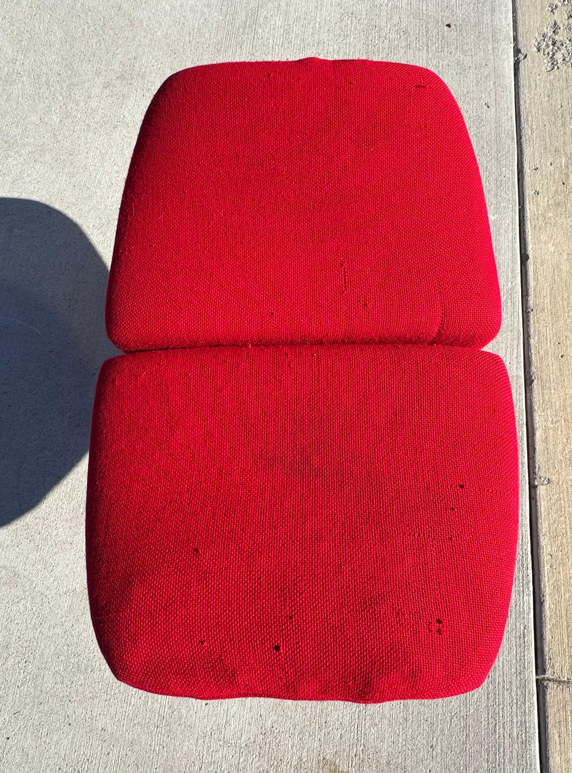 Laccato Pierre Paulin Ribbon Chair Ottoman di Artifort... Classico Pop Modernista. in vendita