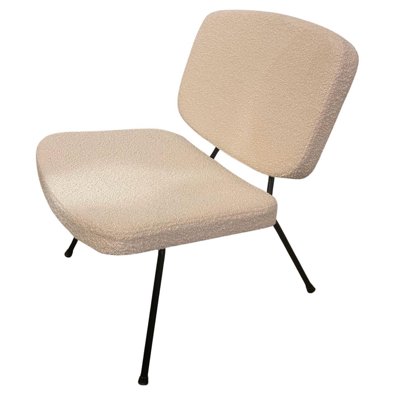Pierre Paulin Set of Moulin Lounge Chairs, White Boucle For Sale