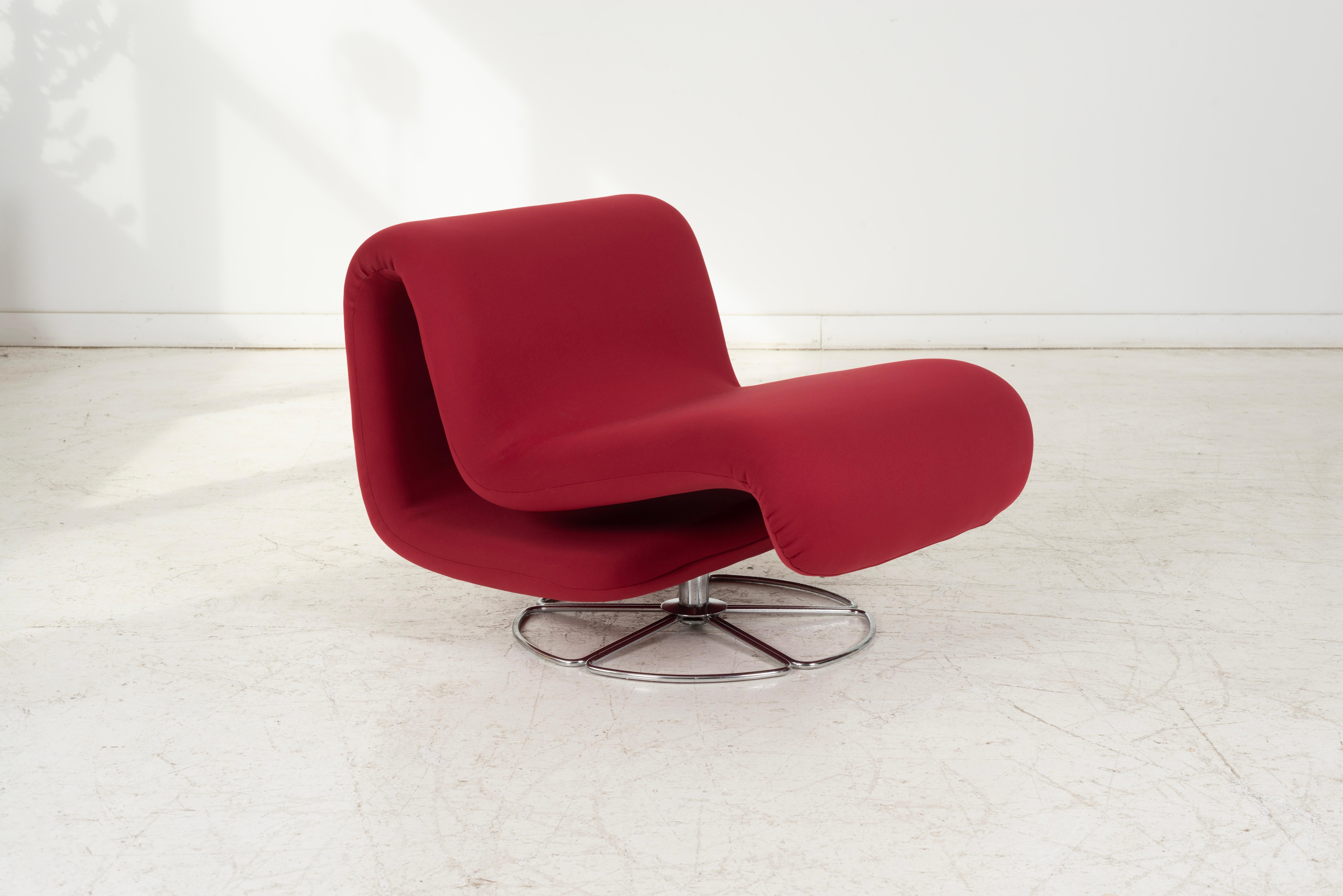 Mid-Century Modern Pierre Paulin Style 1960's Swivel Lounge Chair For Sale