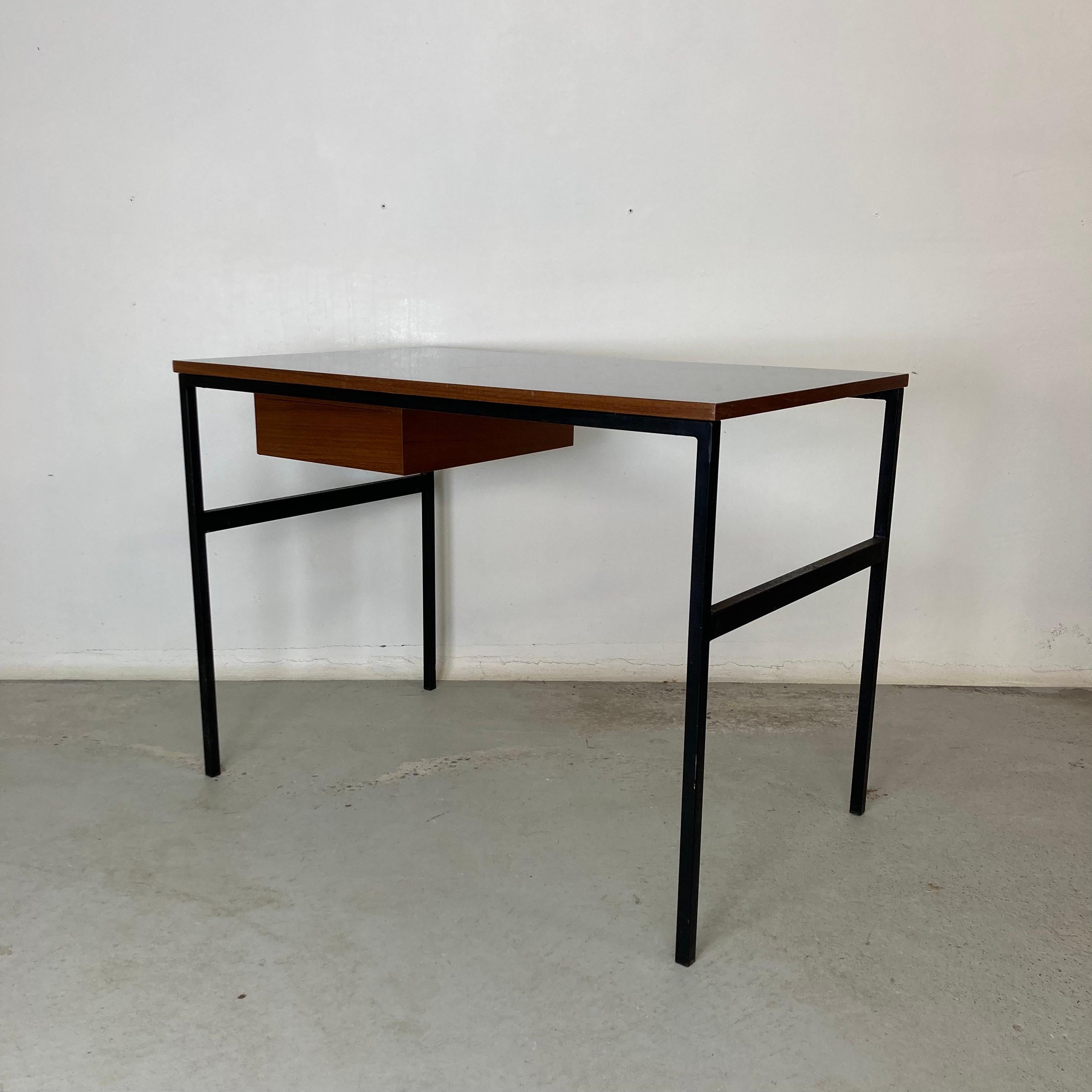 Milieu du XXe siècle Bureau à tiroir Pierre Paulin & Thonet, métal, teck et formica, France Circa 1955 en vente