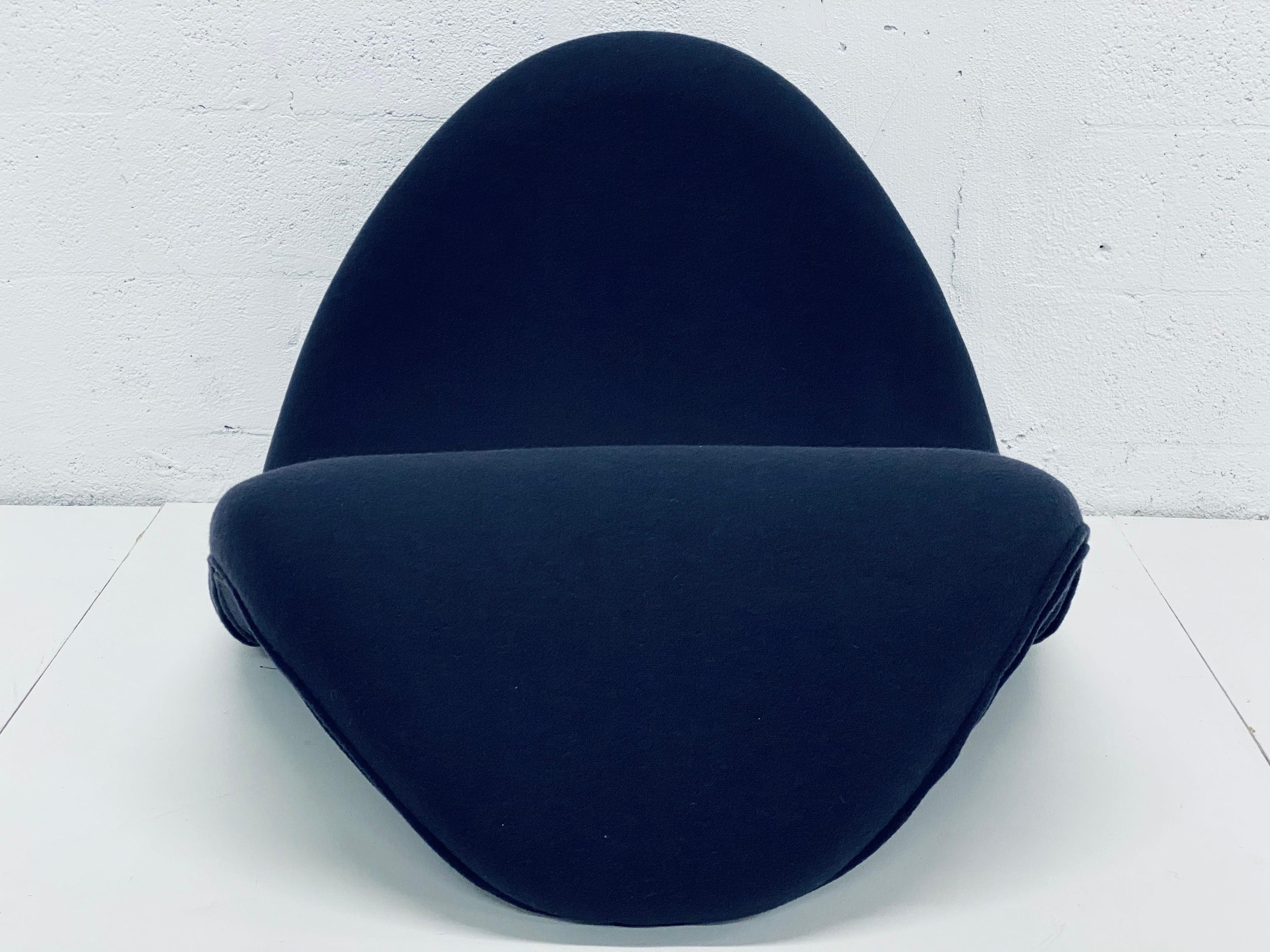 Original 1960s Pierre Paulin Tongue chair manufactured by Artifort. The lounge chair has been restored and newly upholstered in black (# 0690) Nina Koppel for Artifort Tonus 4 Fabric. Extremely comfortable and lightweight, this Tongue chair is the