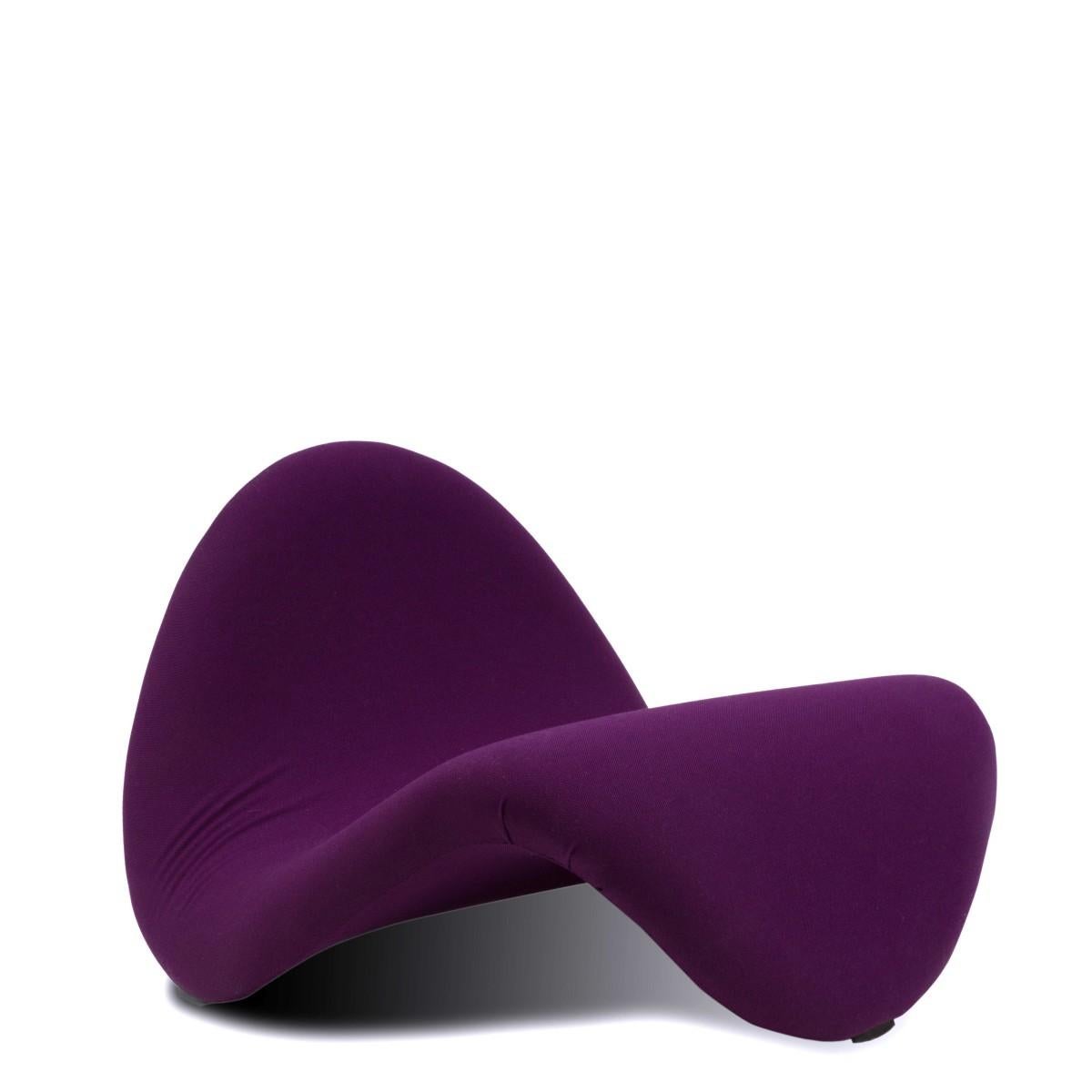 Pierre Paulin tongue lounge chair designed in 1968 and made by Artifort. This modern low lounge chair is upholstered in a deep purple fabric and will be a sculptural accent to any room. 
Seat height: 13.5