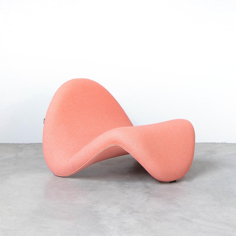 Iconic and comfortable lounge chair designed by Pierre Paulin for Artifort. Steel frame with foam and upholstered in pink wool all in very good / excellent original condition. Multiple chairs in stock, also available for reupholstery.