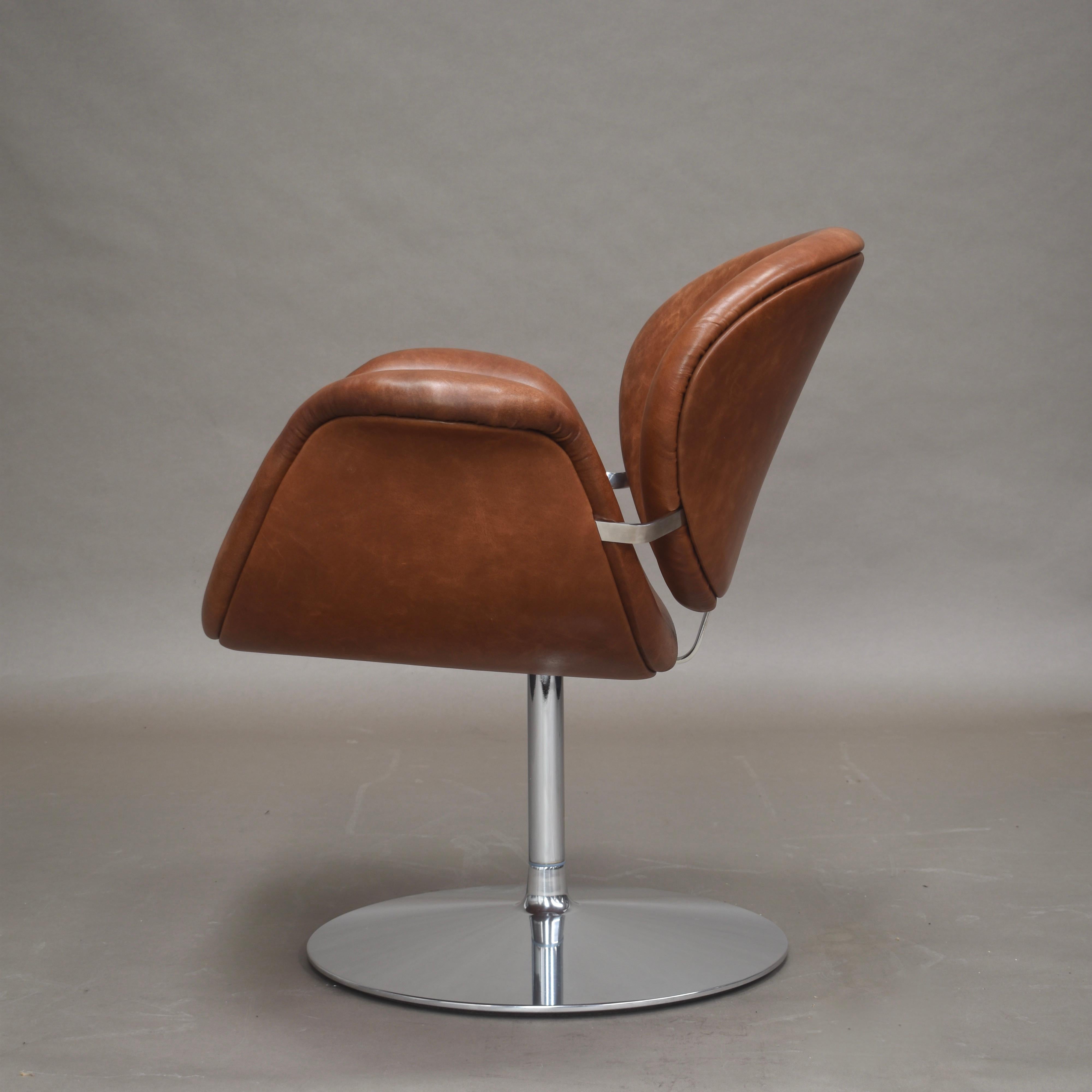 Pierre Paulin Tulip Midi Swivel Armchair F594 in New Leather, Artifort, 1960 1