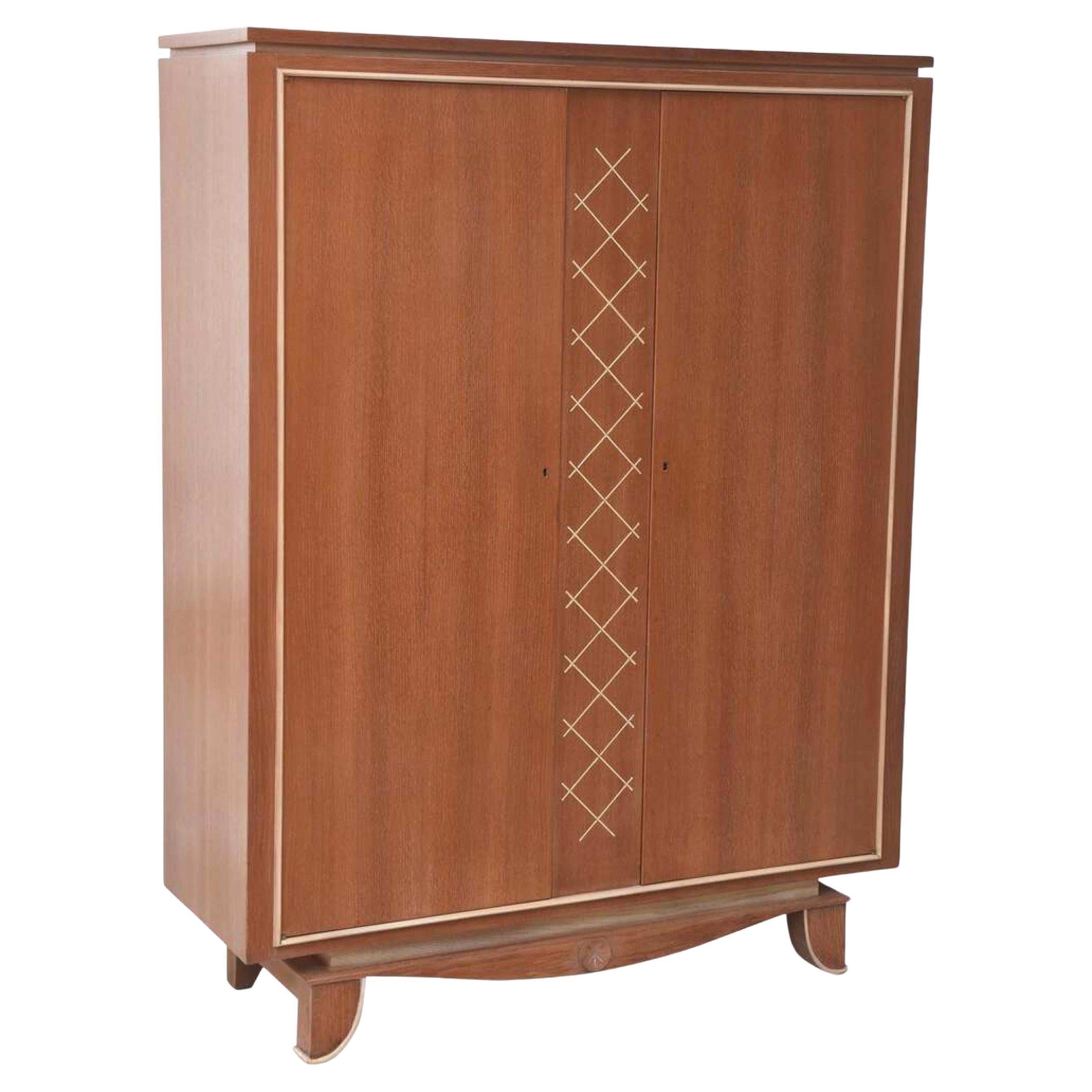 Pierre Petit Mid-Century Französisch Modern Gekalkte Eiche und Pergament Hochschrank im Angebot