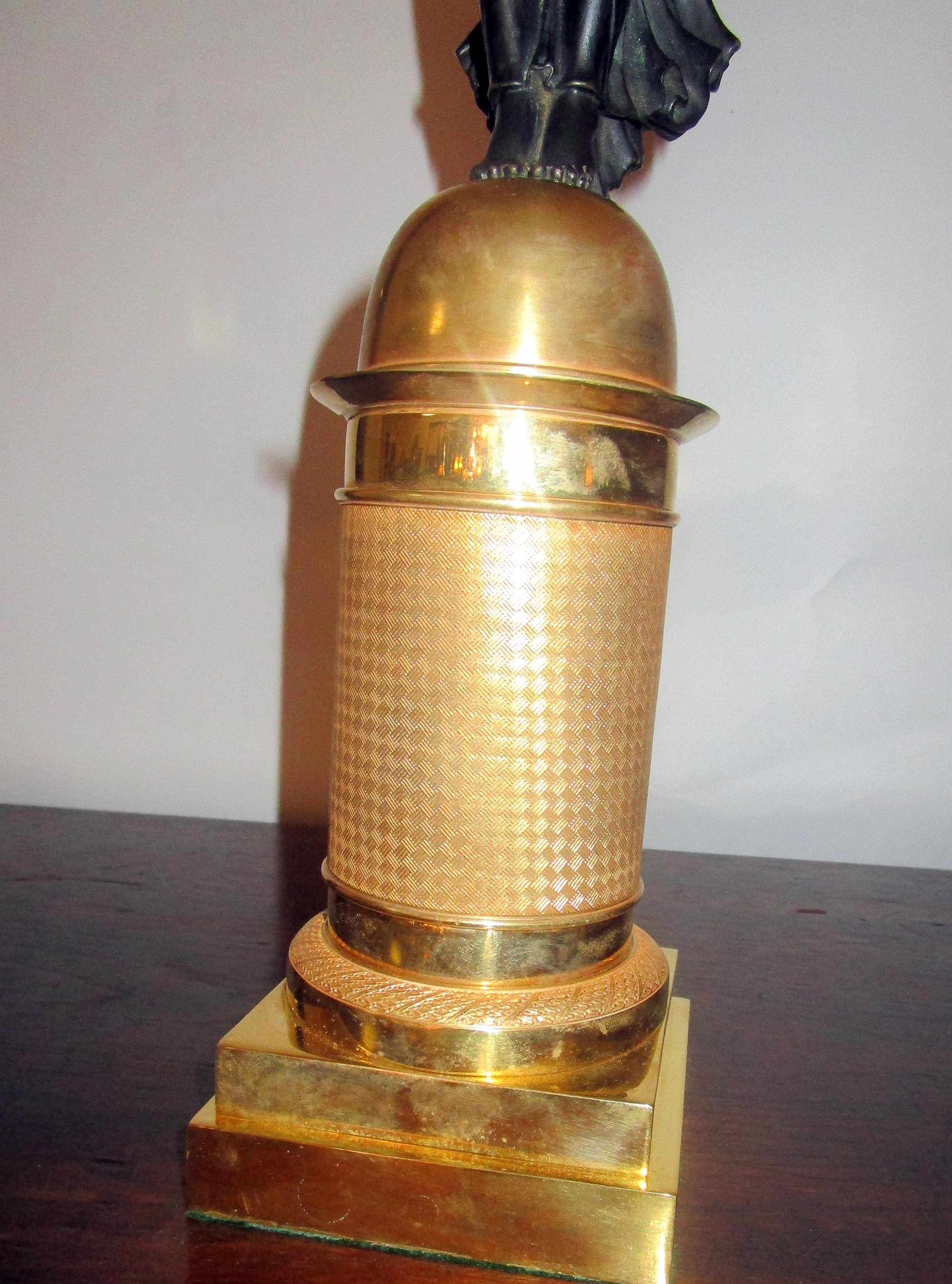 Français Candélabre en bronze doré de style Empire français attribué à Pierre-Philippe Thomire en vente