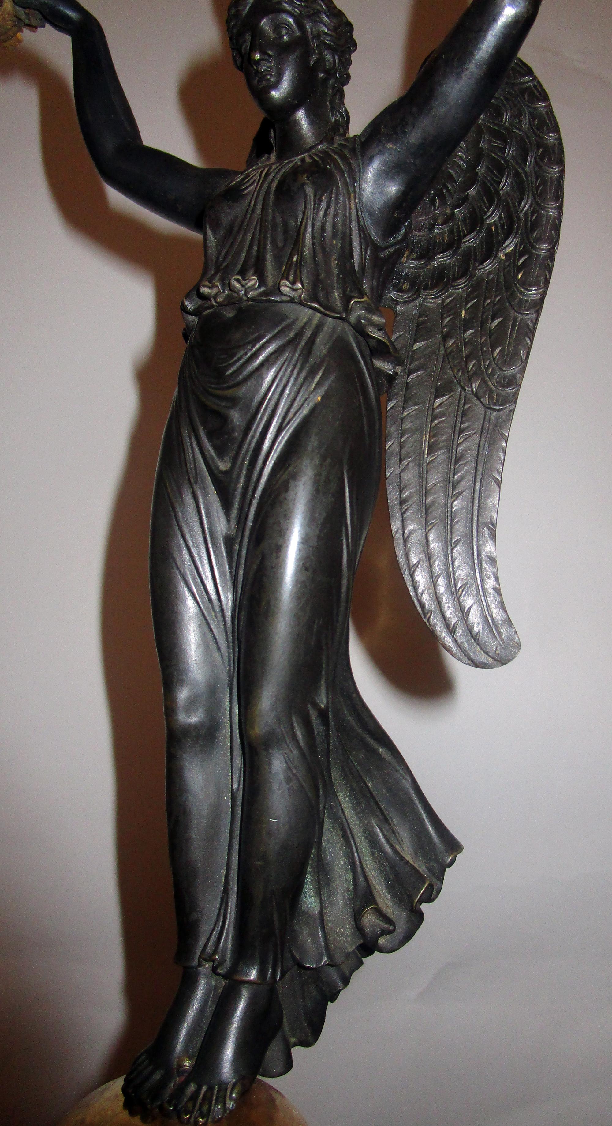 Bronze Candélabre en bronze doré de style Empire français attribué à Pierre-Philippe Thomire en vente