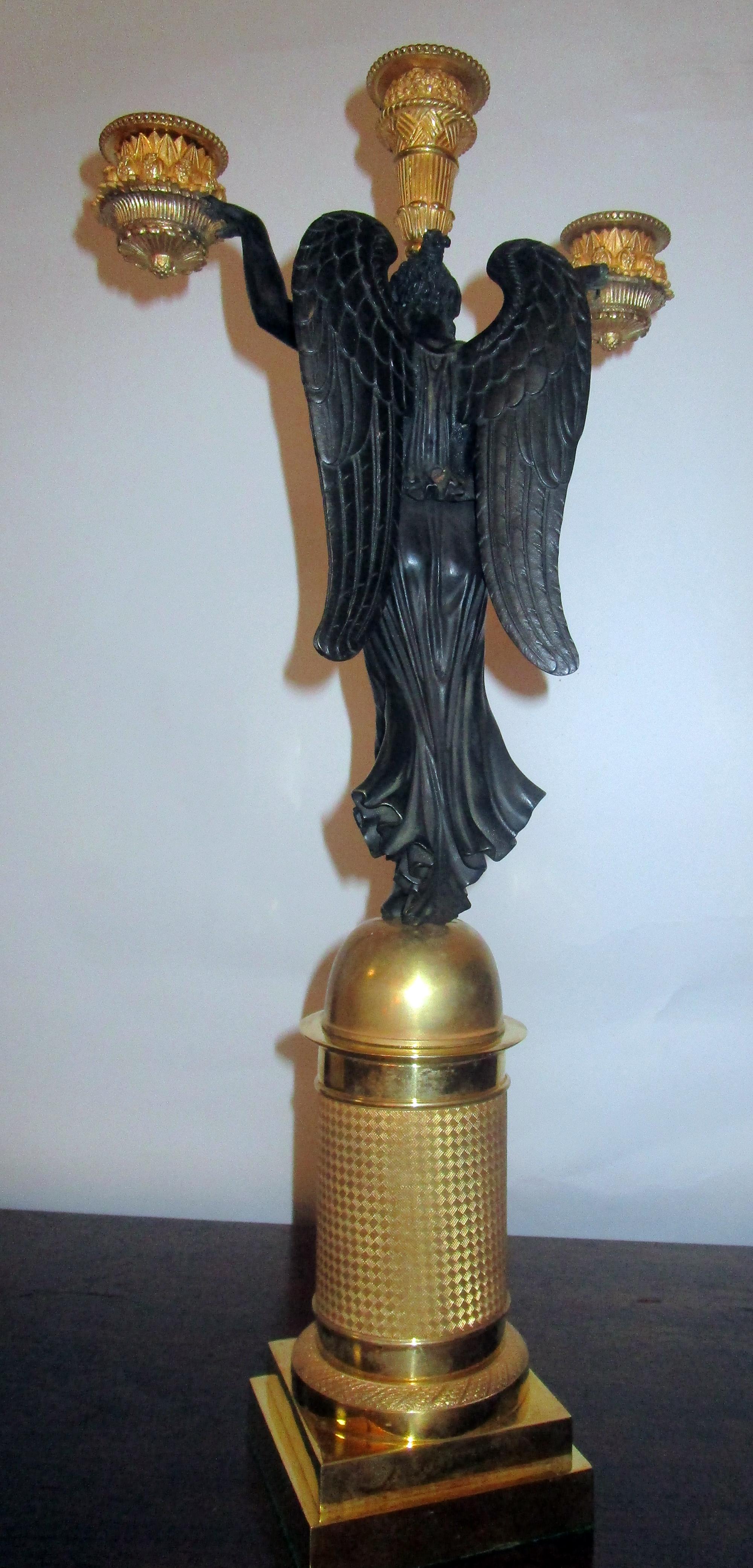 Candélabre en bronze doré de style Empire français attribué à Pierre-Philippe Thomire en vente 1