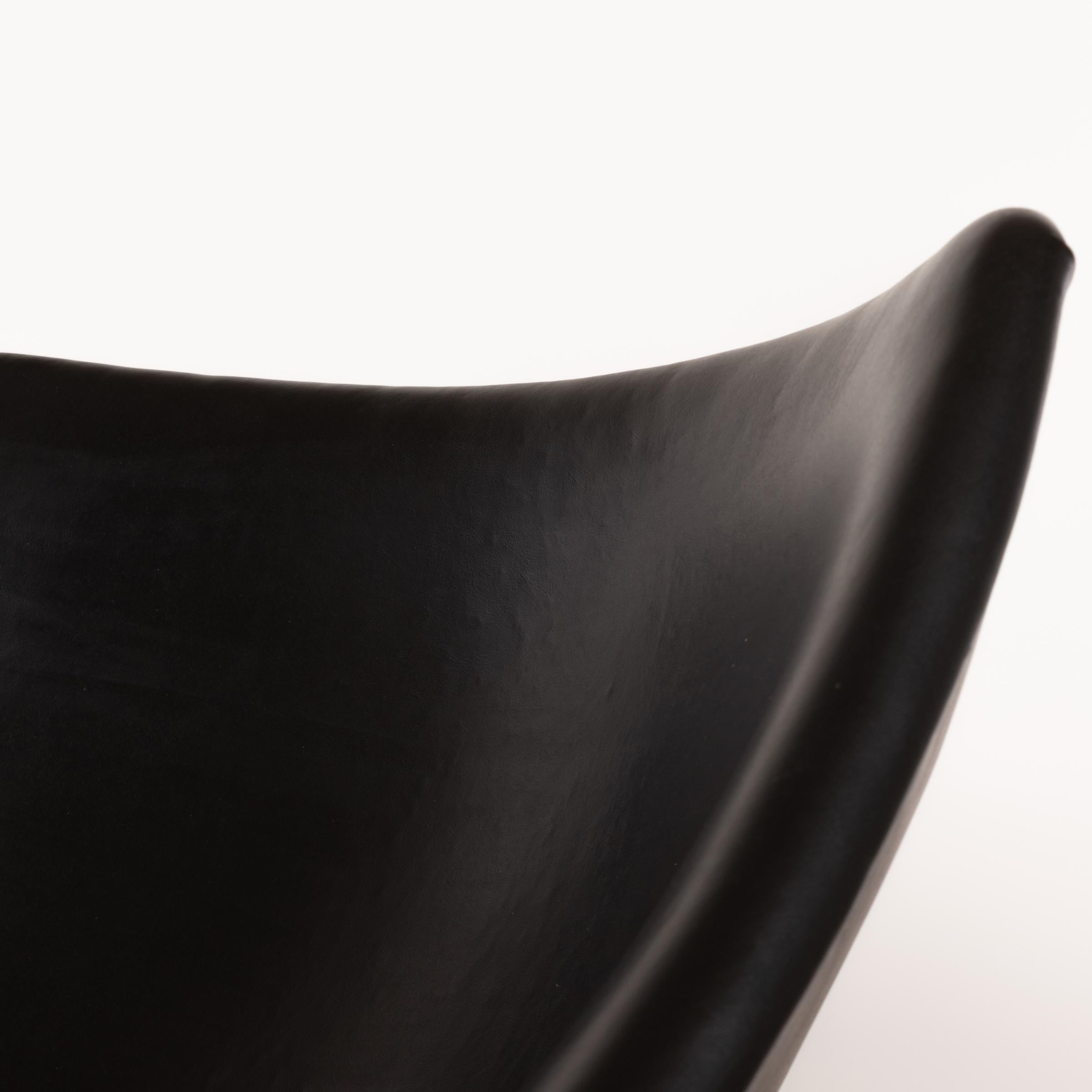 Mid-20th Century Pierre Poulin Little Oyster Lounge Chair in Black Skai Leather for Artifort 1965