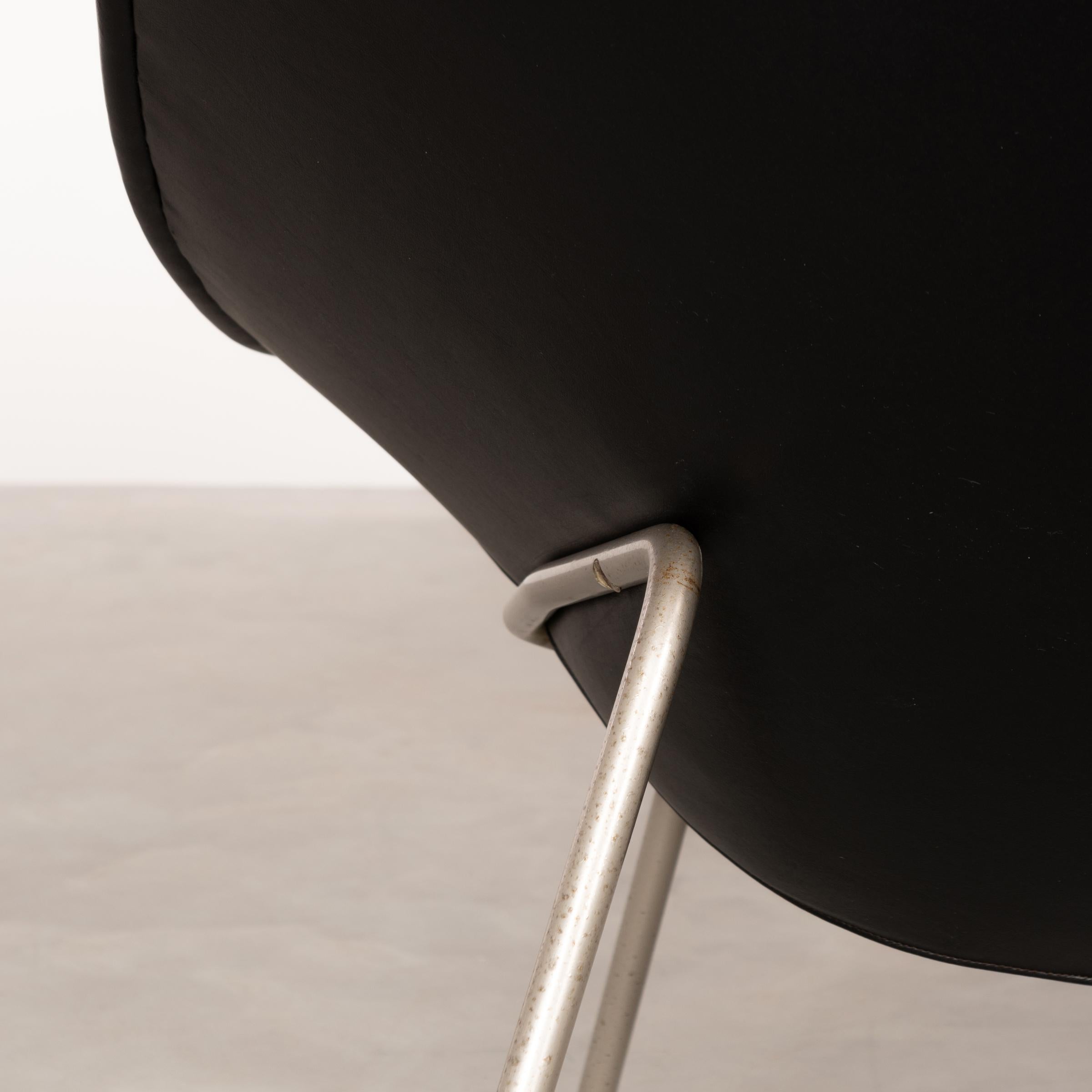 Pierre Poulin Little Oyster Lounge Chair in Black Skai Leather for Artifort 1965 3