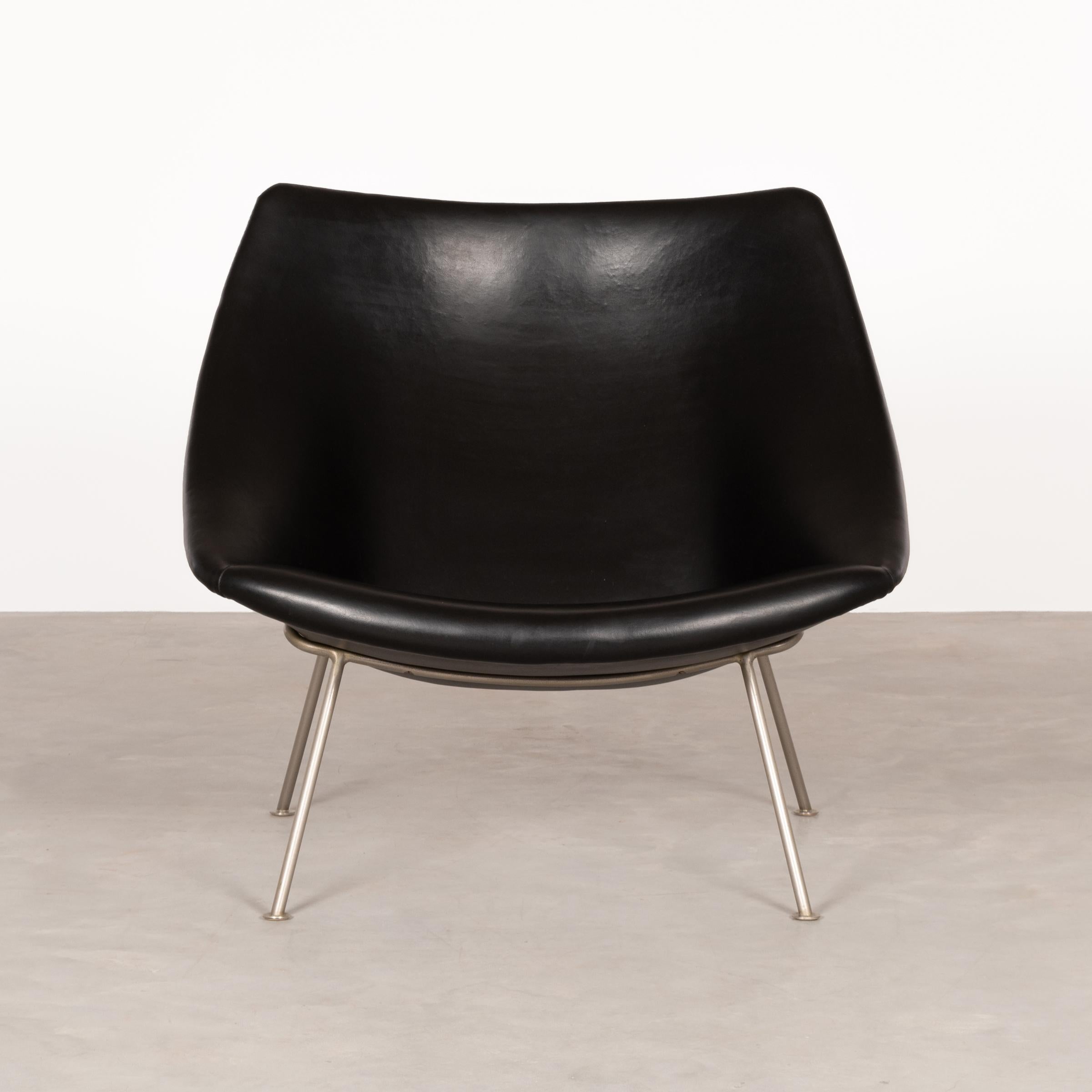 Dutch Pierre Poulin Little Oyster Lounge Chair in Black Skai Leather for Artifort 1965