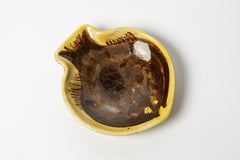 Pierre Roulot Plato o adorno de pared de cerámica negra y amarilla del siglo XX 1958