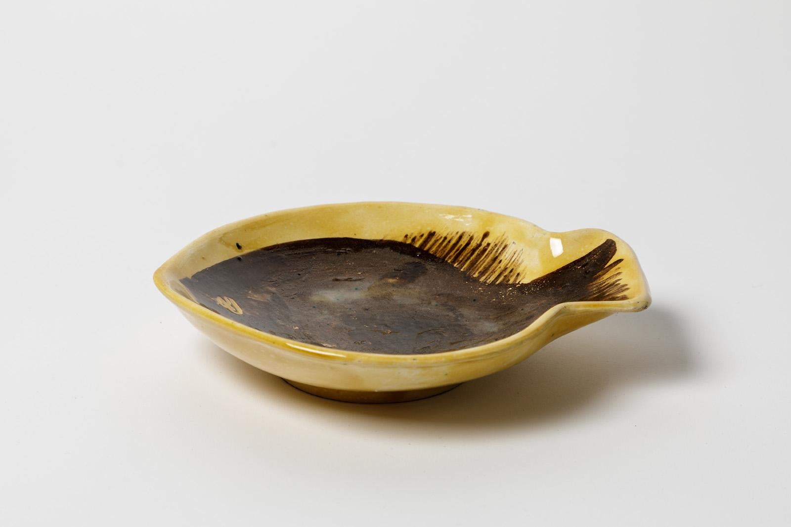 Pierre Roulot Black and Yellow 20th Century Ceramic Dish or Wall Decoration 1958 In Excellent Condition For Sale In Neuilly-en- sancerre, FR