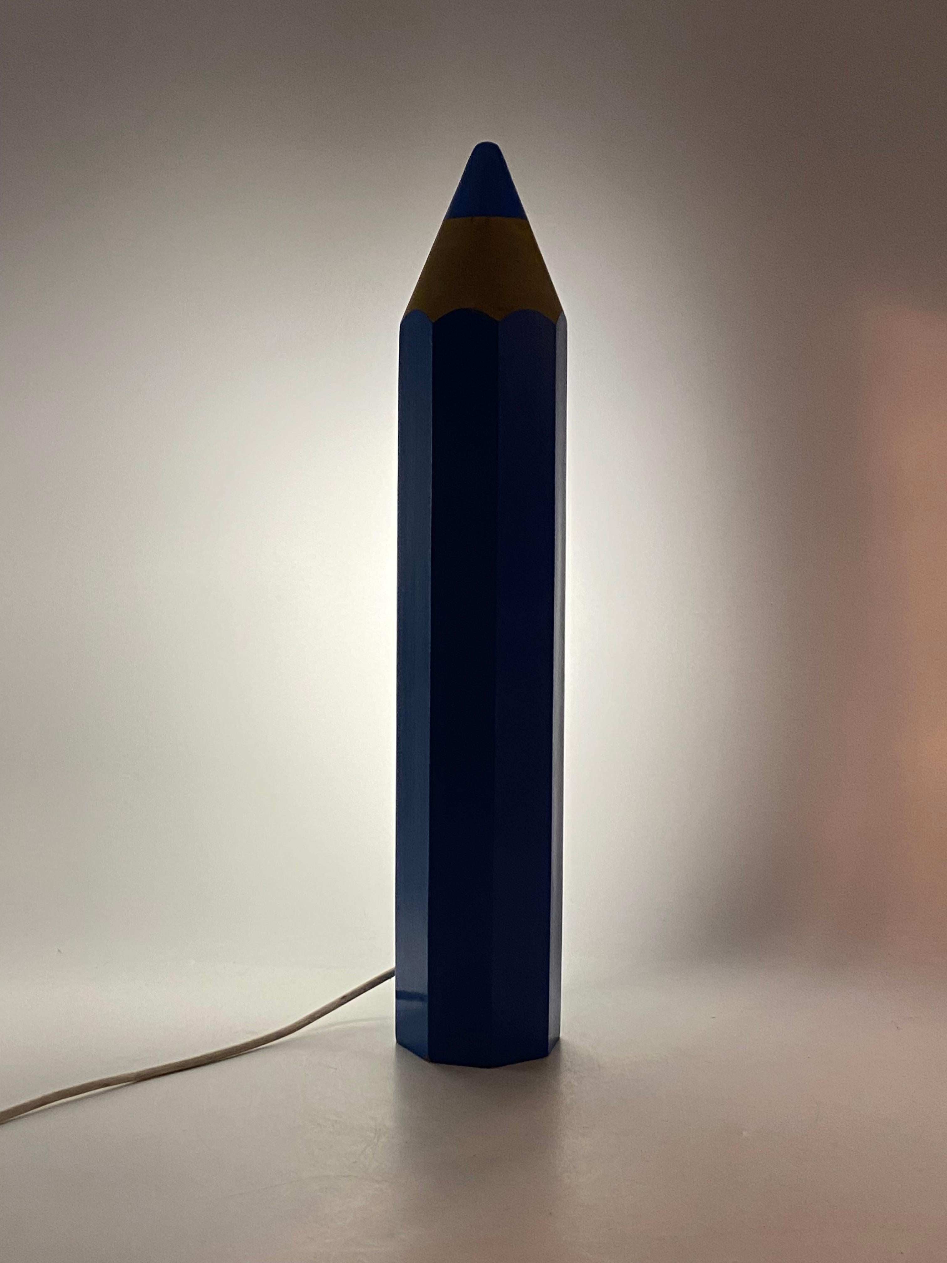 Michel Aroutcheff, lámpara de mesa Pencil azul postmoderna, Ed. Vilac Francia años 80 en venta 4